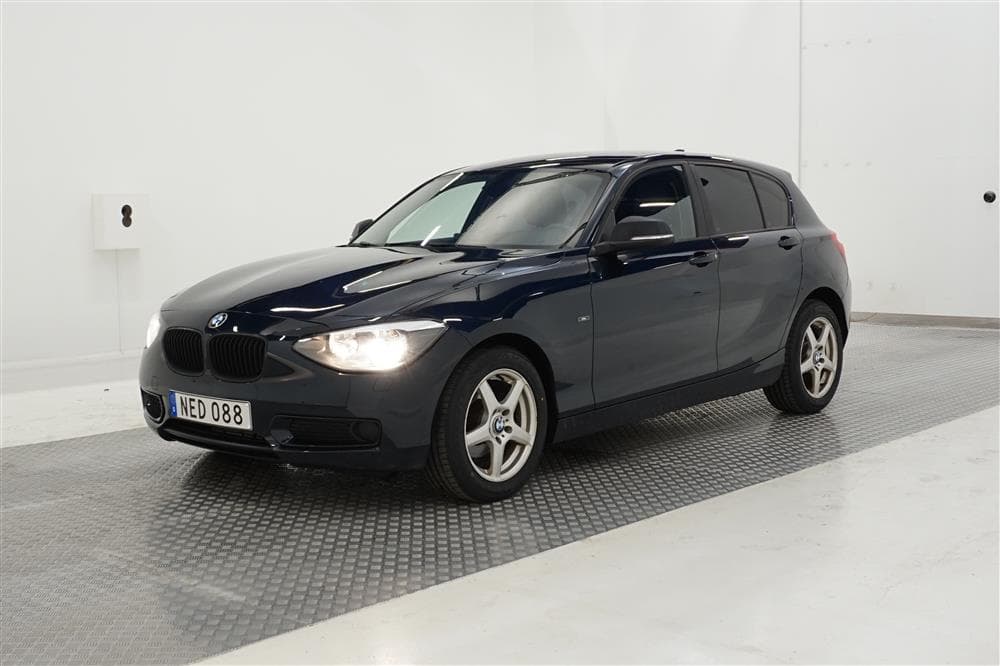 BMW 118d 5dr 143hk Urban Line Halvskinn P-sensorer 0,44l/milexteriör