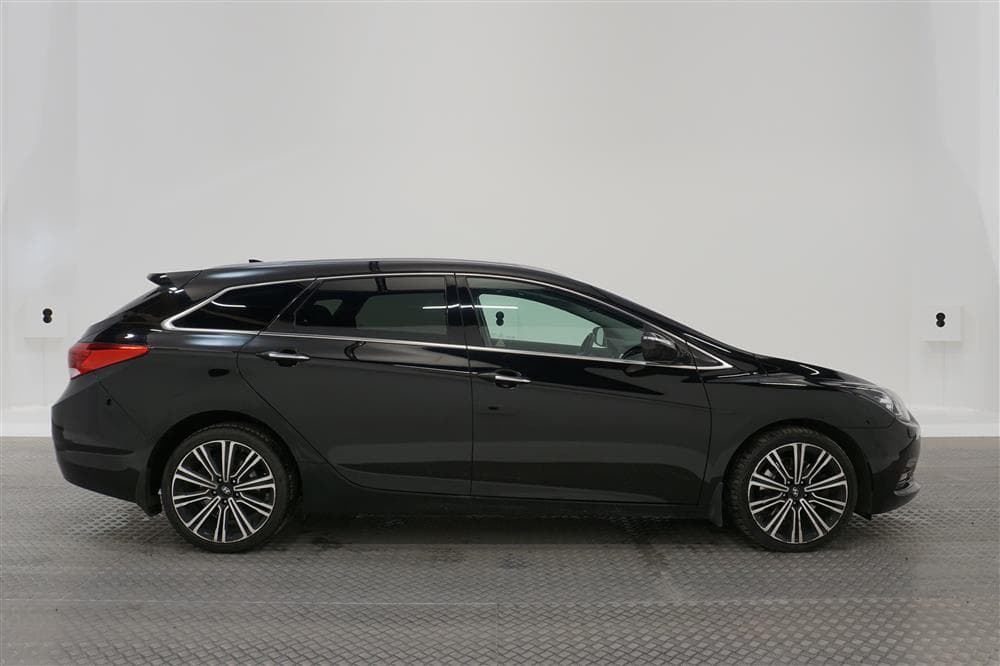 Hyundai i40 1.7 D Kombi 141hk D-värm Pano Skinn CarPlayexteriör