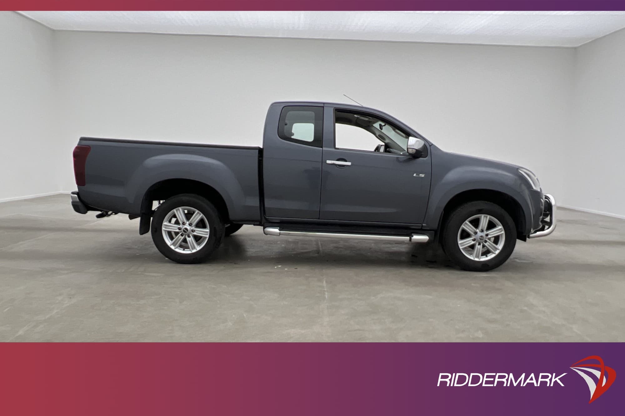 Isuzu D-Max Space Cab 1.9 4WD Värmare Dragkrok B-Kamera Moms