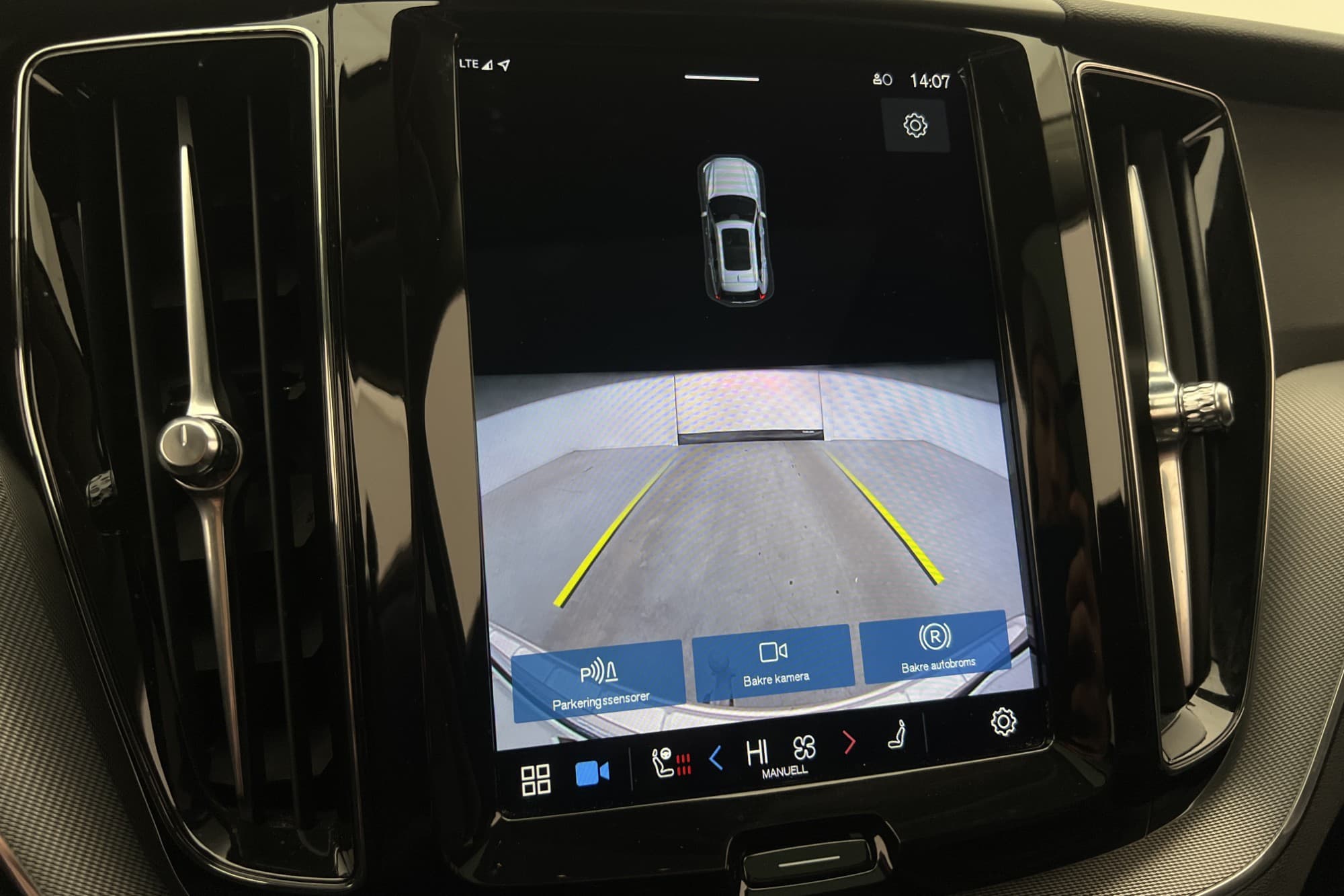 Volvo XC60 T6 350hk AWD Plus Pano CarPlay Skinn Drag MOMS