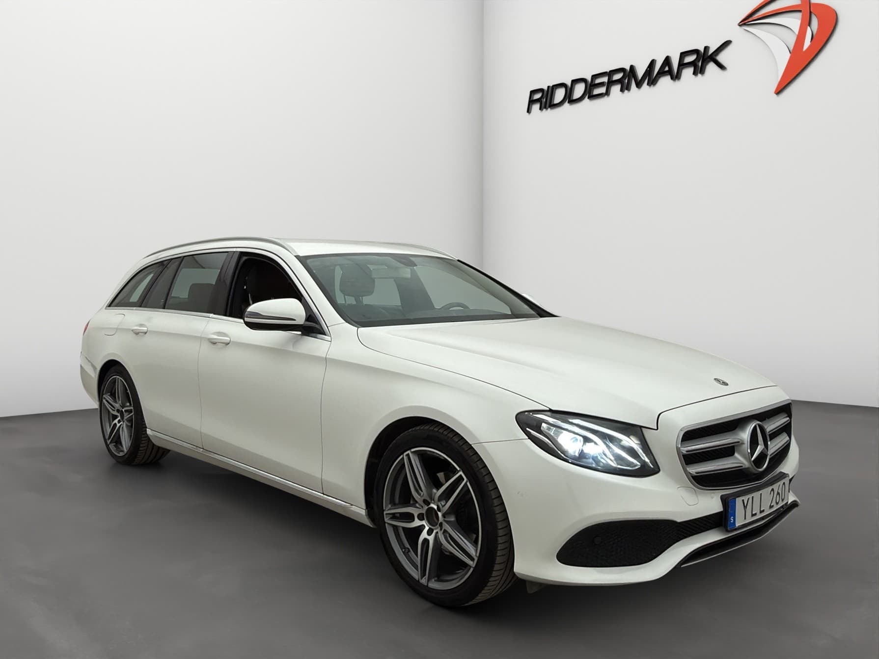 Mercedes-Benz E220d T 194hk 9G Kamera Skinn Navi Sensorer