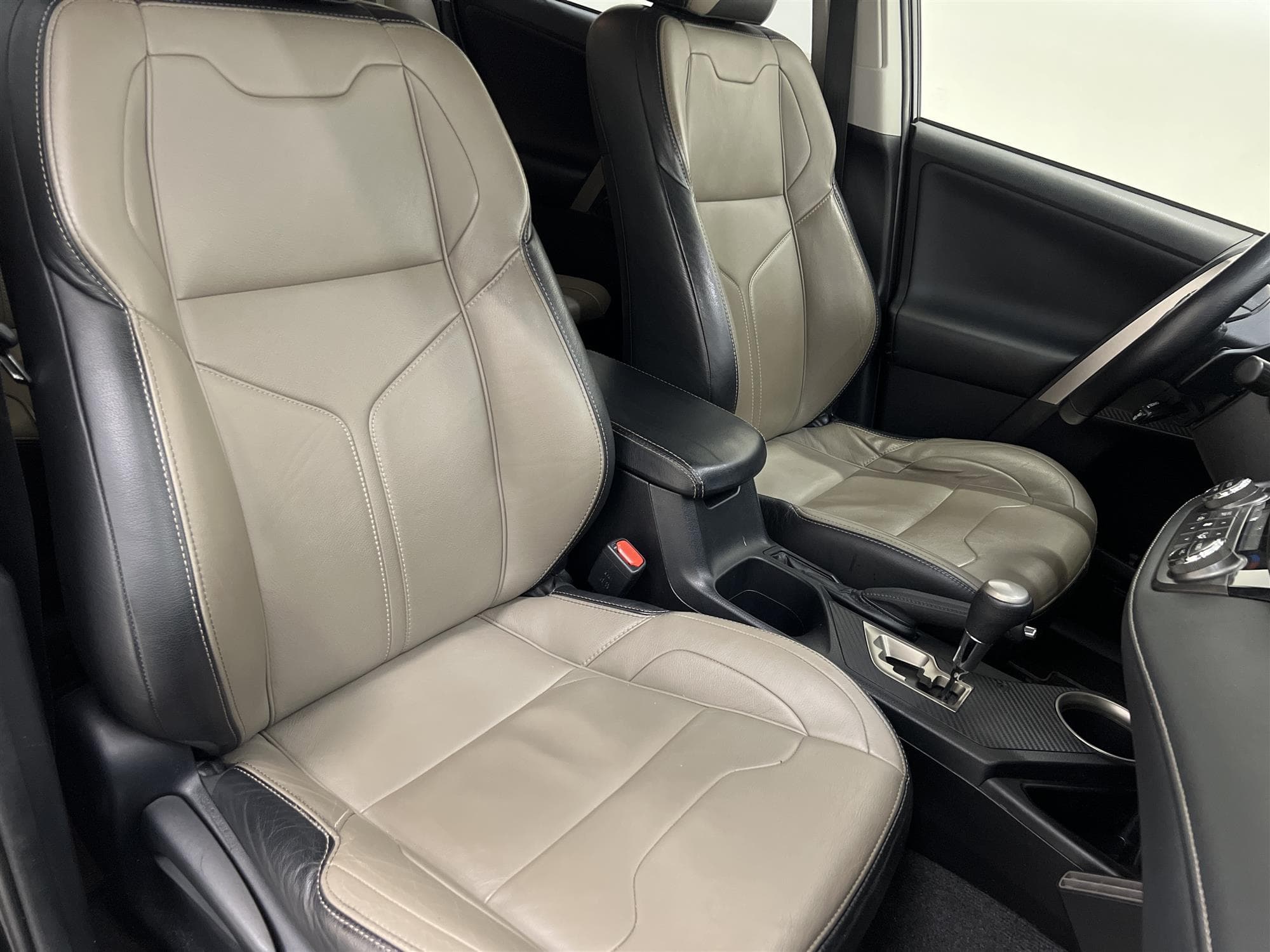 Toyota RAV4 2.0 AWD 152hk M&K-Värmare Drag B-Kam Navi 