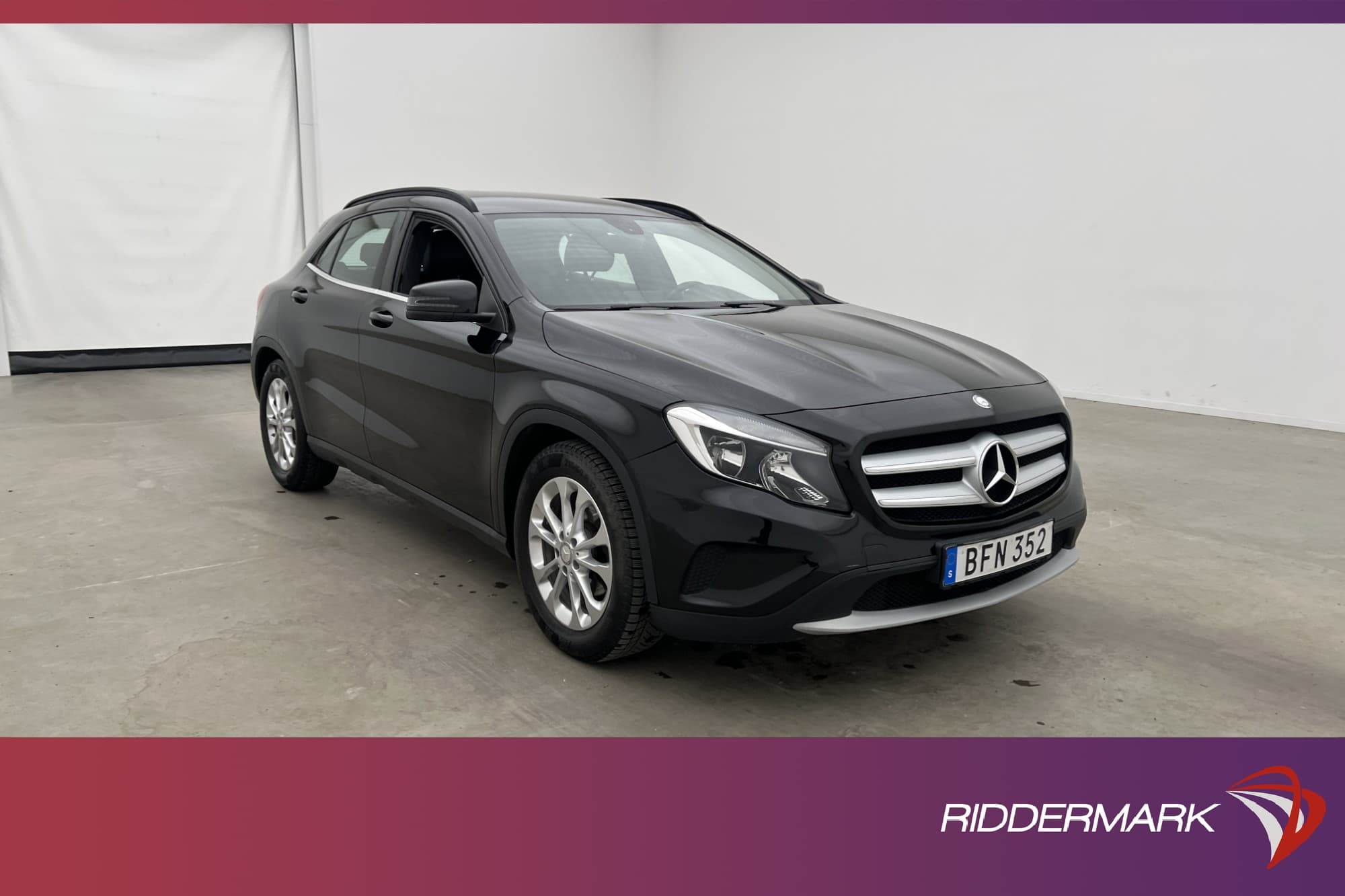 Mercedes-Benz GLA 200 156hk Halvskinn Farthållare Låg-Skatt