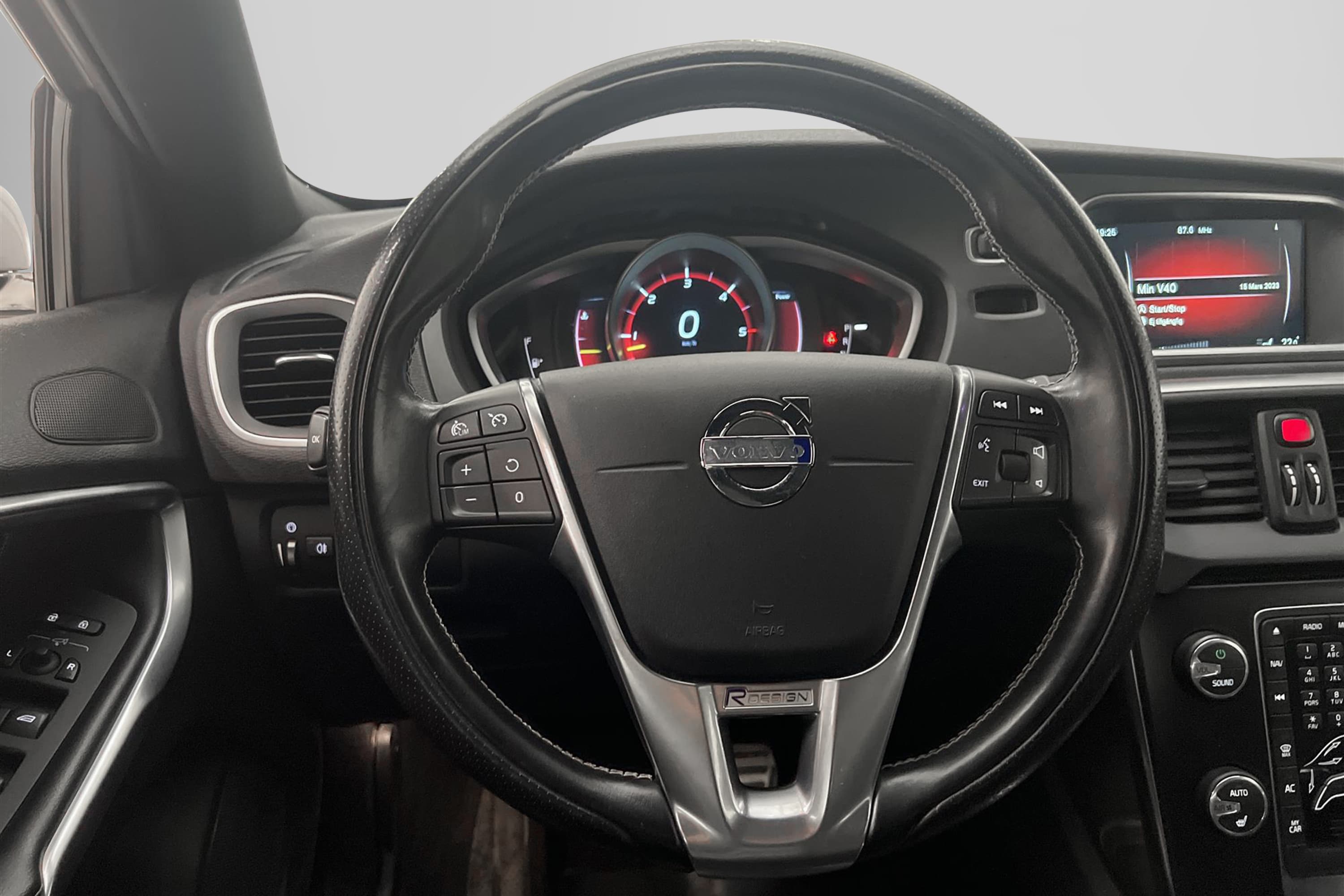 Volvo V40 D3 150hk R-Design VOC Värmare Helskinn 0,52l/milinteriör