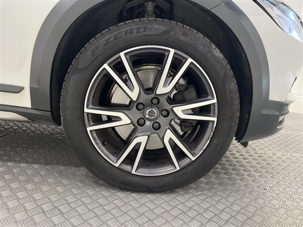 Volvo V90 D4 Cross Country AWD VOC D-värm Pano H/K Bkam Momsinteriör