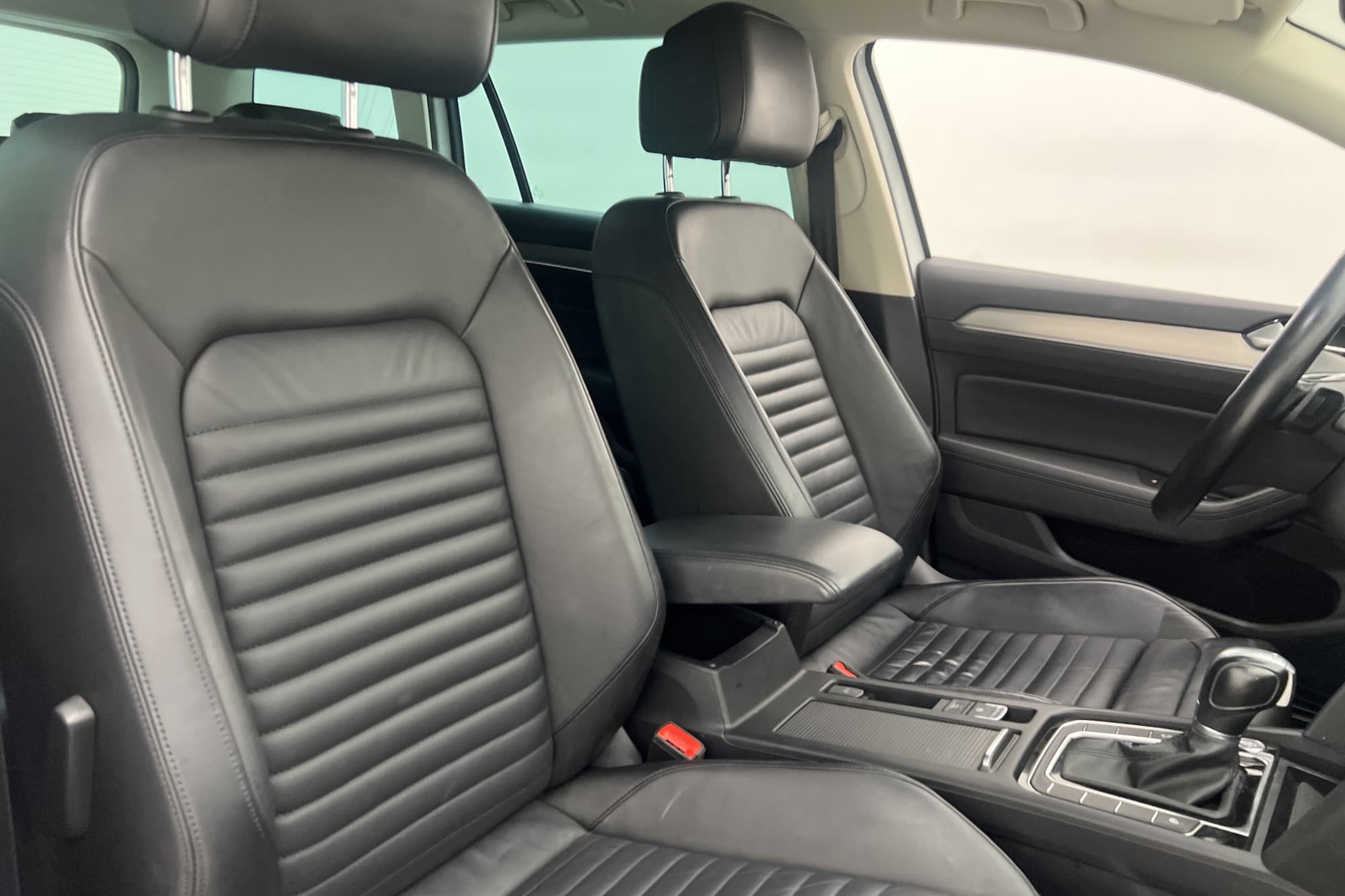 Volkswagen Passat 4M 190hk R-Line Cockpit D-Värm Kamera Drag