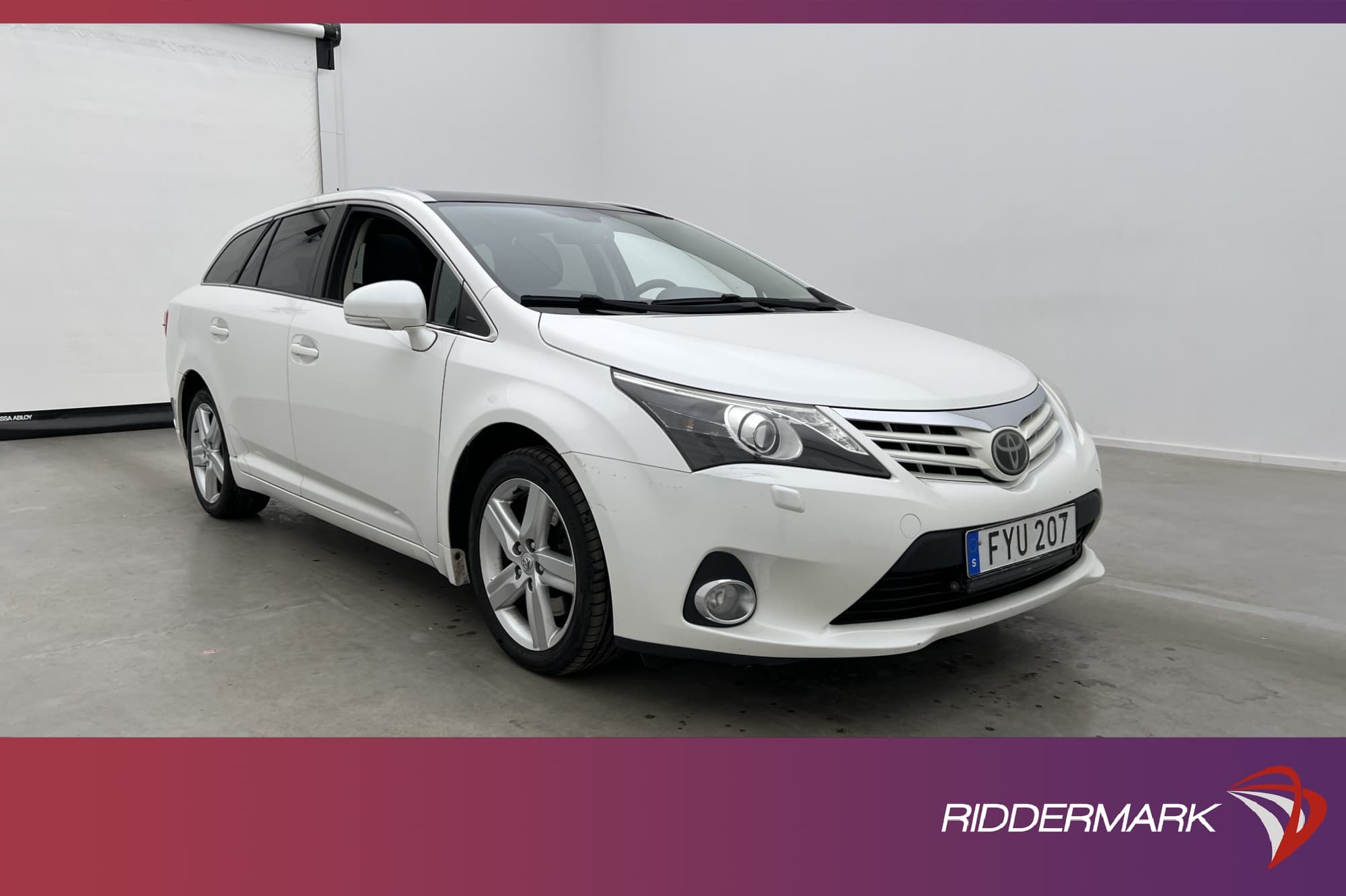 Toyota Avensis Kombi 2.2 Executive Kamera Pano Drag Navi