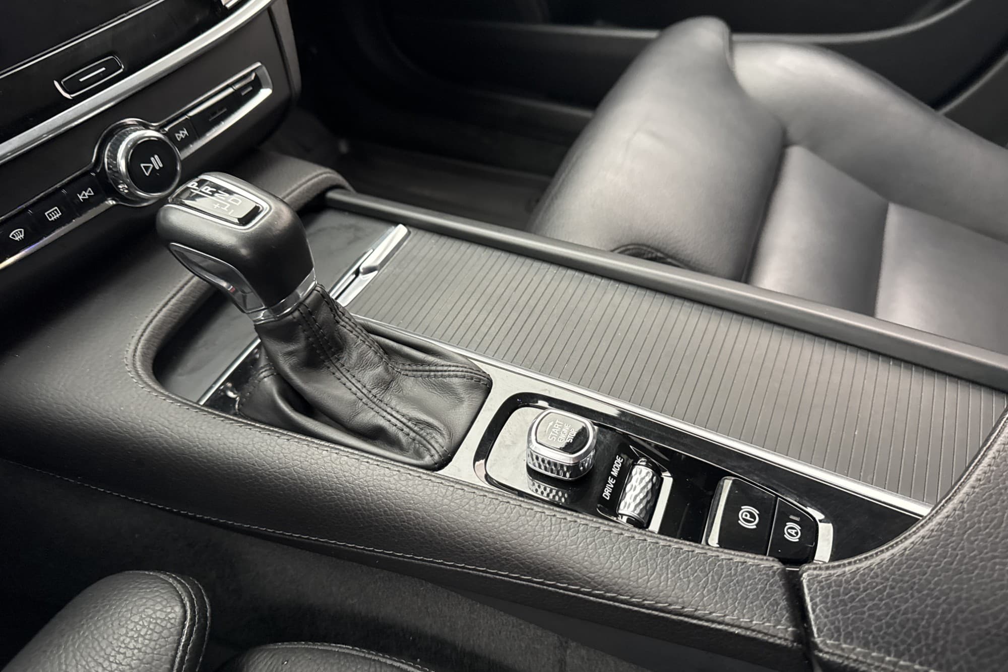 Volvo V90 Momentum Adv VOC Värmare Kamera Drag Skinn Carplay