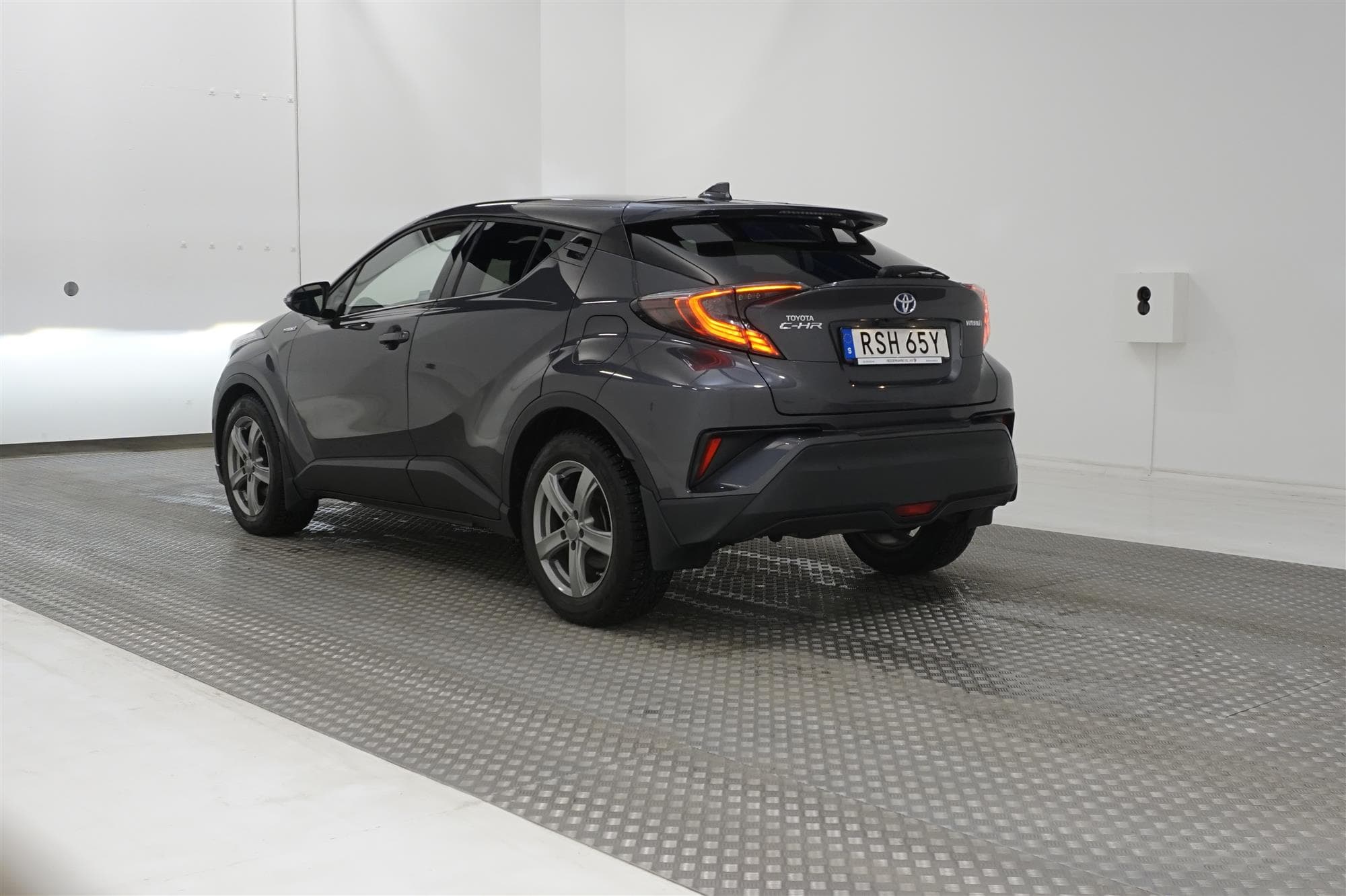 Toyota C-HR Hybrid CVT 122hk Executive JBL Skinn B-Kamera