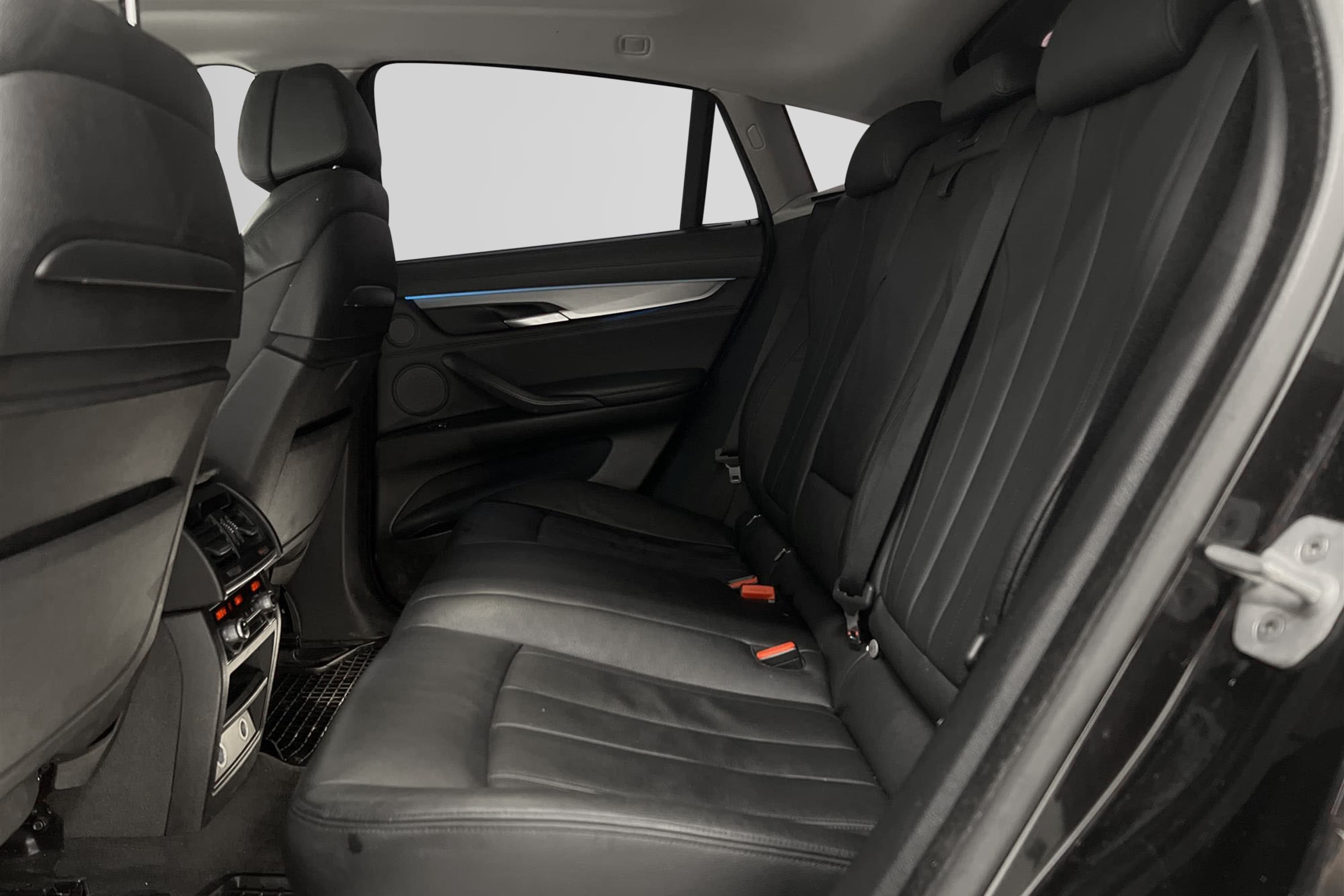BMW X6 xDrive40d 313hk Taklucka Navi H/K Dragkrok HUD D-Värm