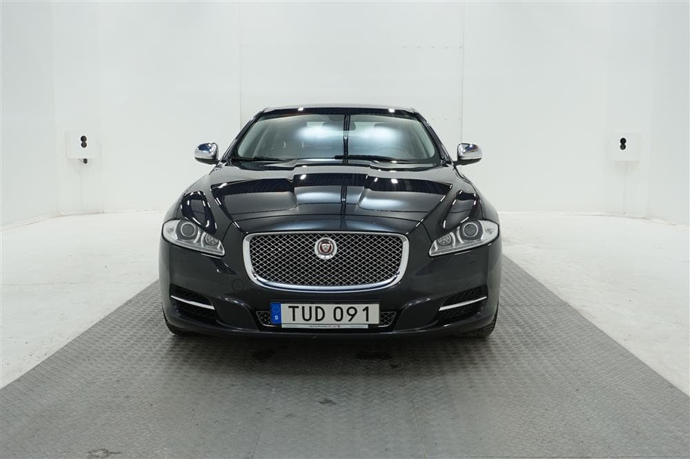 Jaguar XJ 3.0 D 275hk Premium Luxury Pano Navi Backkameraexteriör