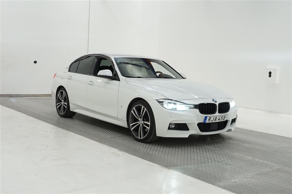 BMW 330e Sedan 252hk