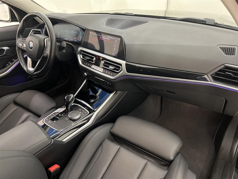 BMW 320d 190hk xDrive Sport line Skinn Cockpit Navi Draginteriör
