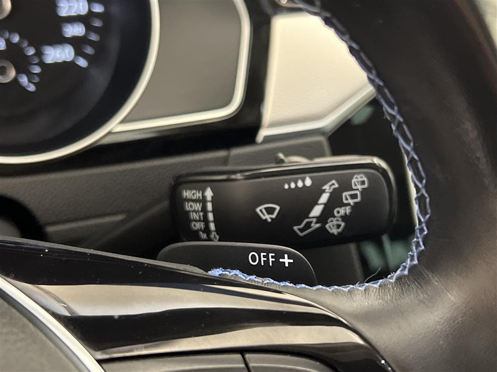 Volkswagen Passat GTE 218hk Executive Business Drag Skinninteriör