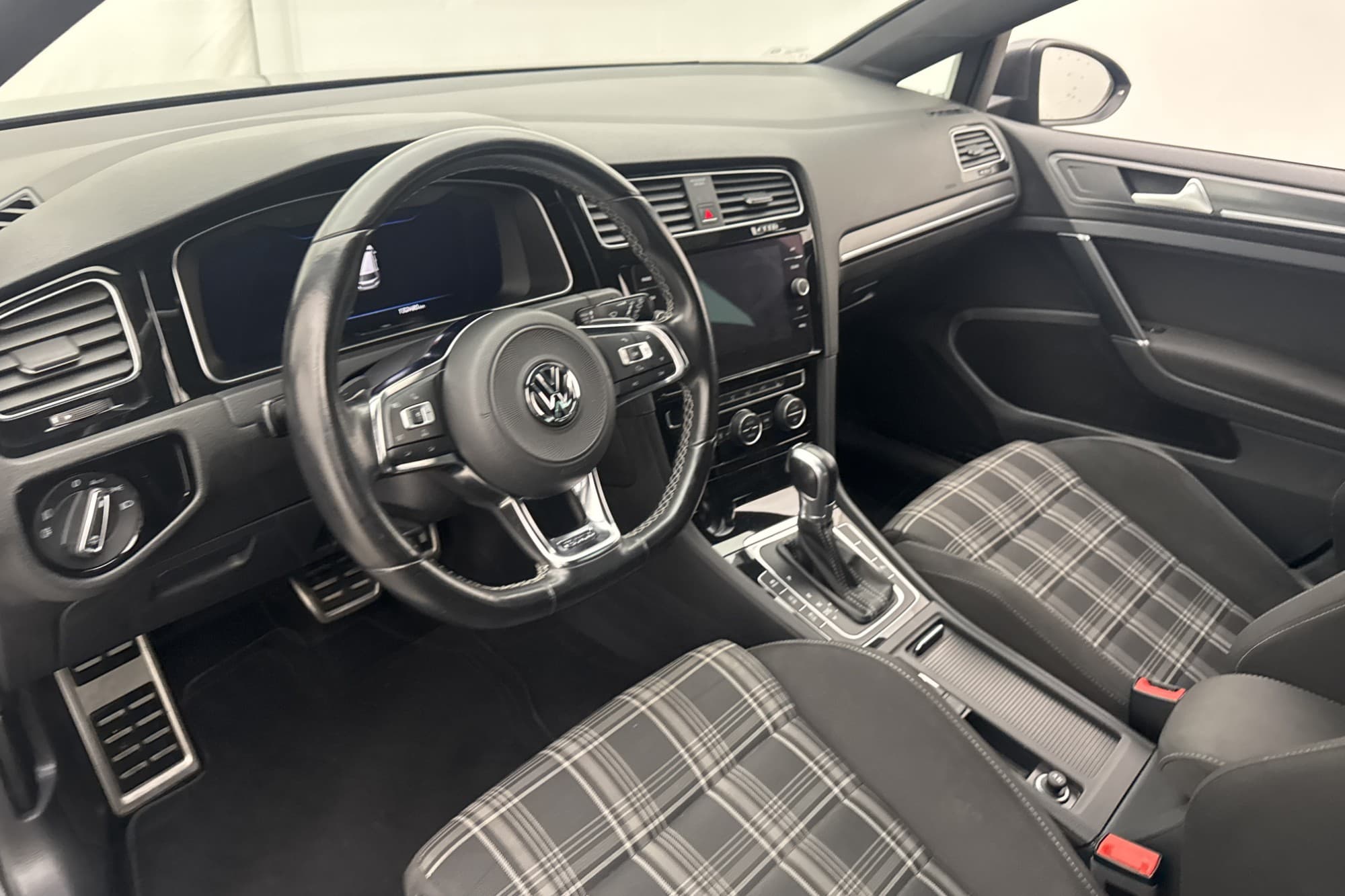 Volkswagen Golf GTD 184hk Pluspaket Cockpit Värmare Sensorer