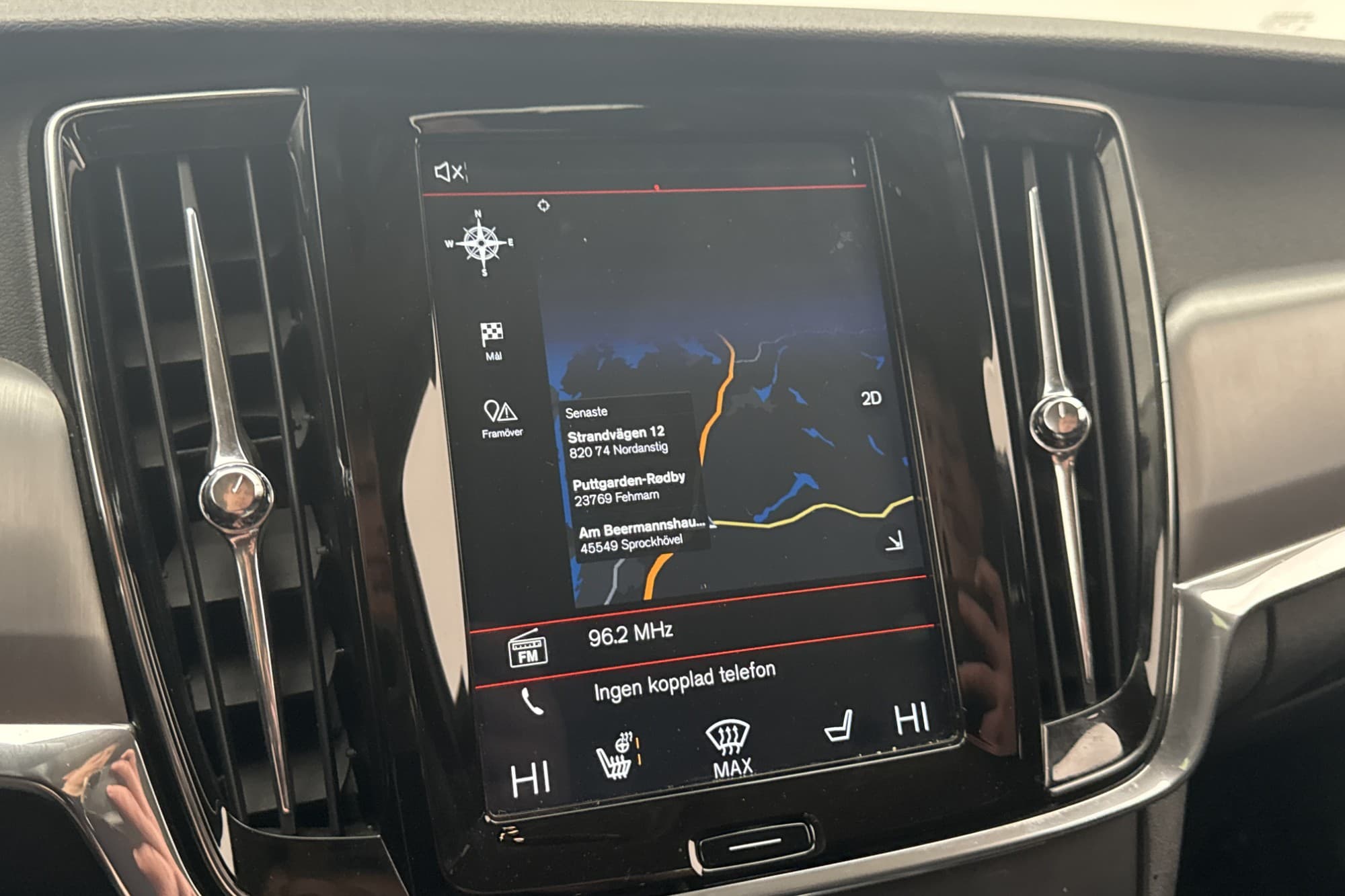 Volvo V90 D4 AWD 190hk Momentum VOC Värmare Navi BLIS Drag