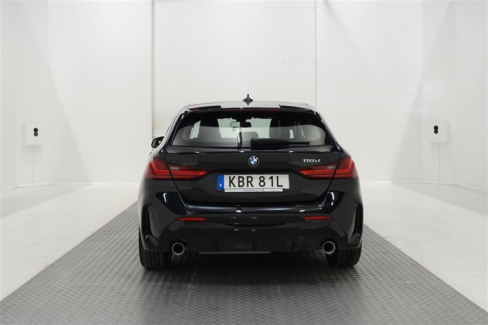 BMW 118d 150hk M-Sport Connected Driveexteriör