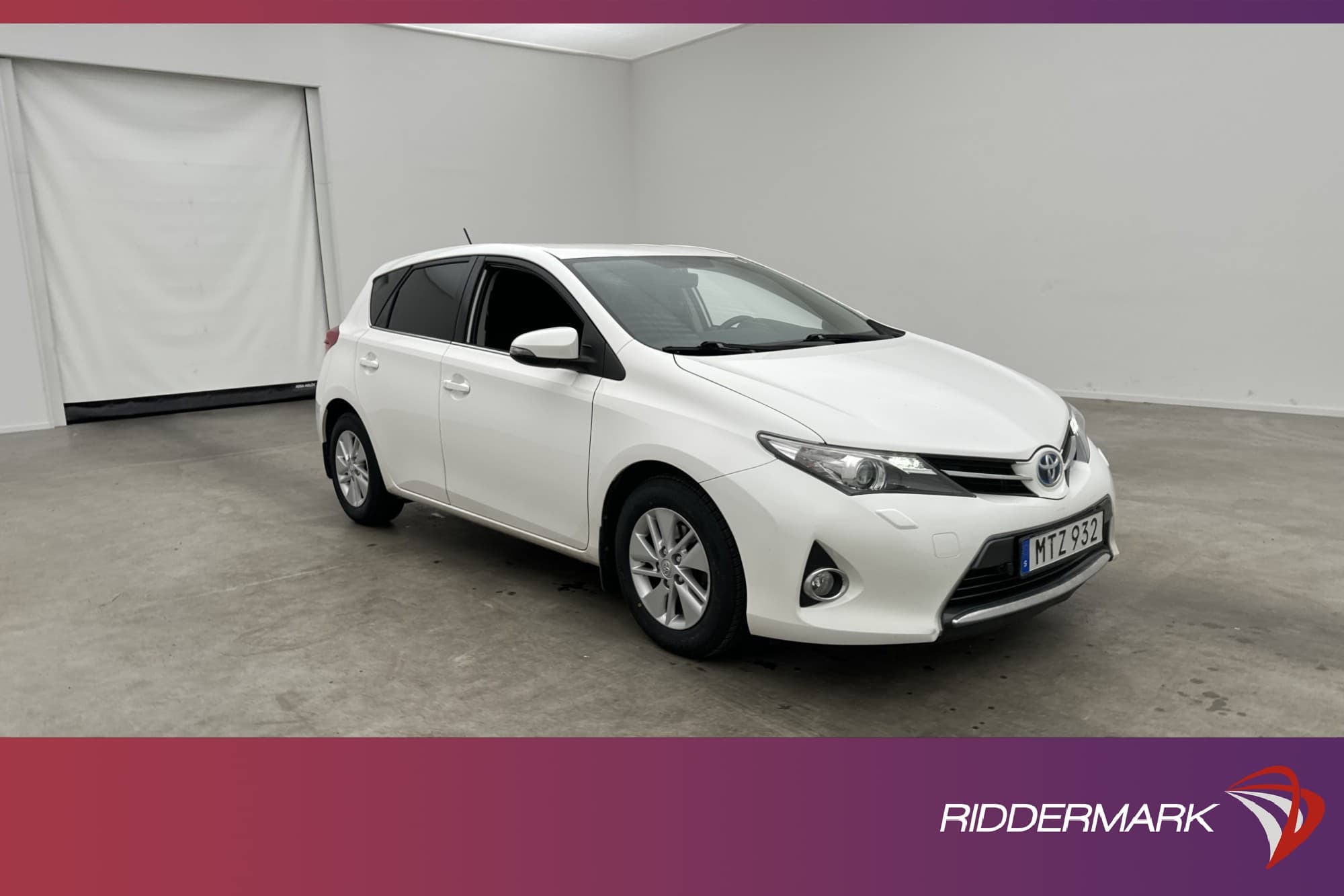 Toyota Auris Hybrid e-CVT 136hk