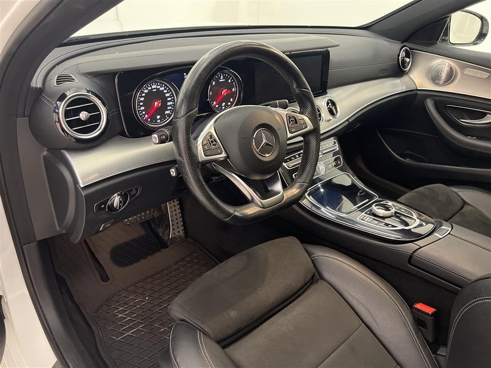 Mercedes-Benz E 220d 194hk AMG Pano Burmester B-Kam GPS Draginteriör