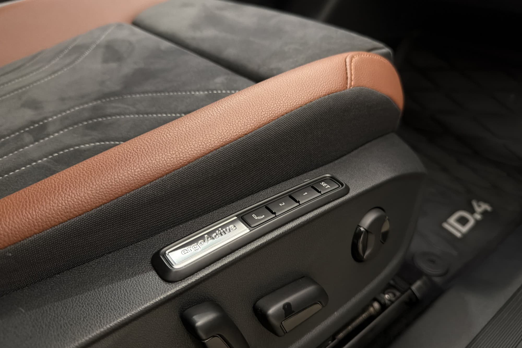 Volkswagen ID.4 Pro Style Plus Värm HUD Massage Drag MOMS