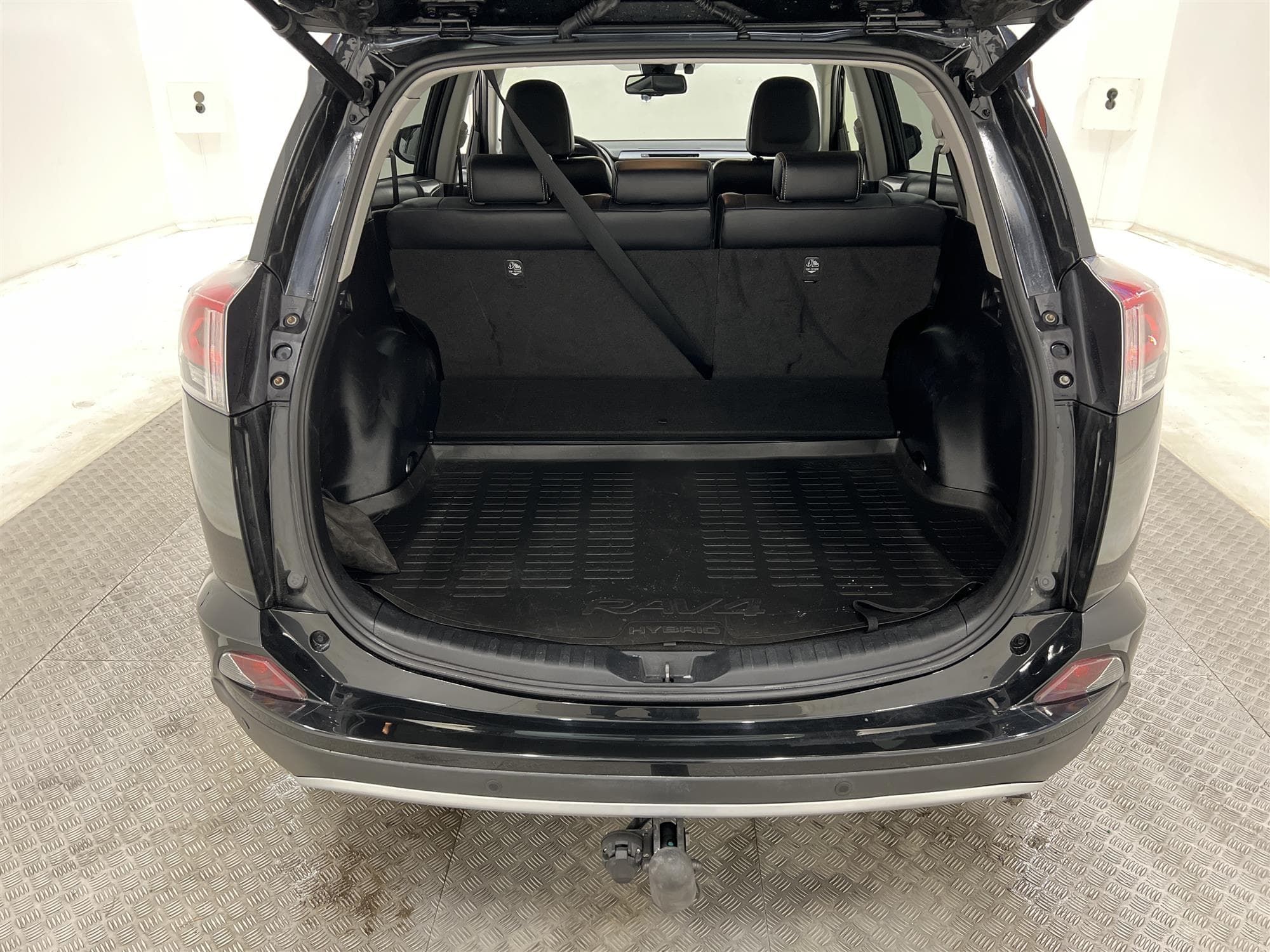 Toyota RAV4 Hybrid AWD 197hk Executive Drag Skinn B-Kam