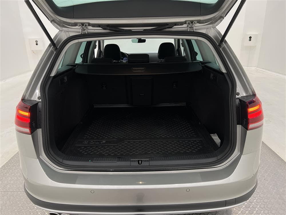 Volkswagen Golf Alltrack 2.0 TDI 4M D-Värm Cockpit B-Kamerainteriör