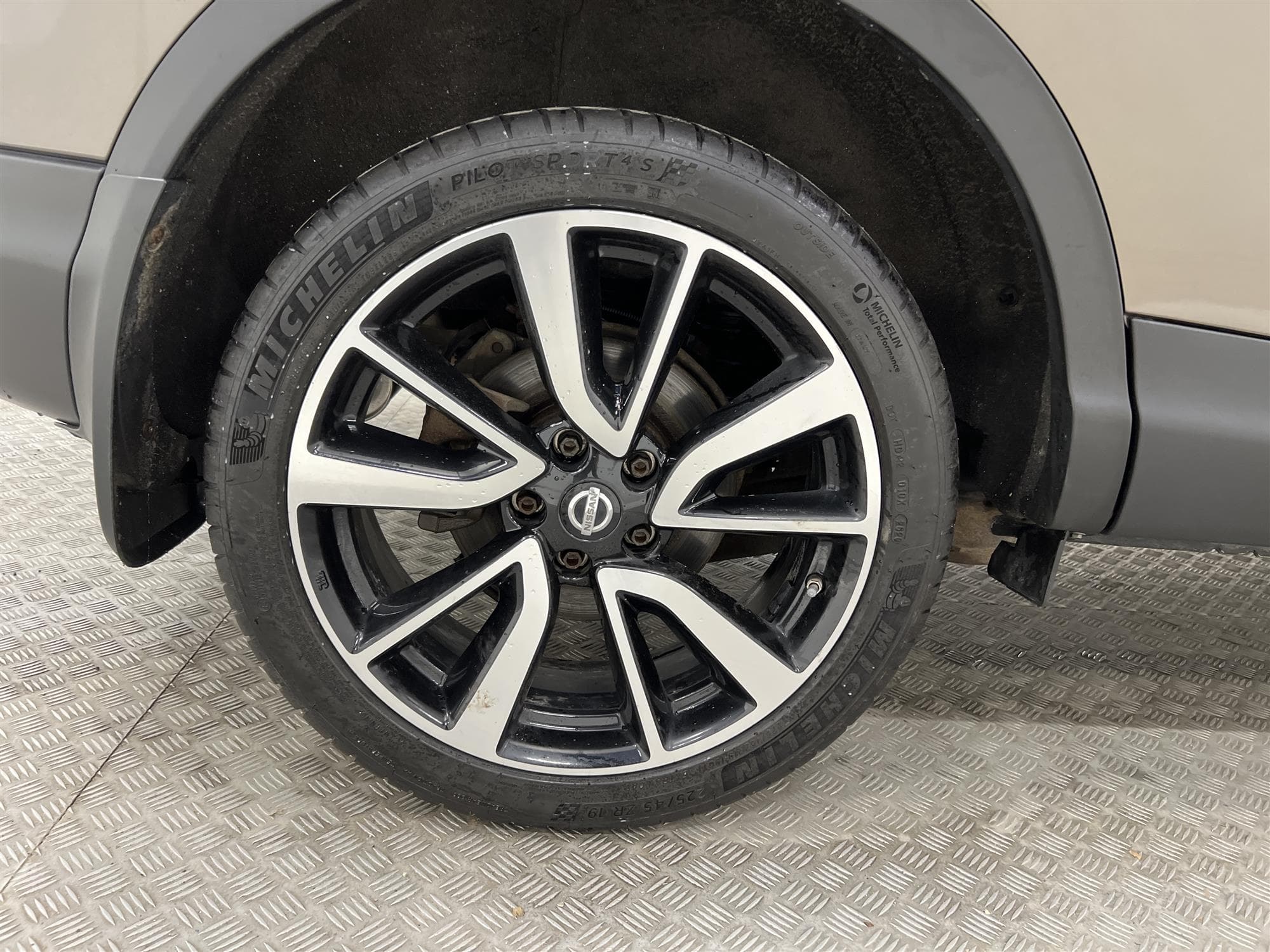 Nissan Qashqai 1.6 dCi 4X4 130hk Tekna M&K-Värm Pano Navi 