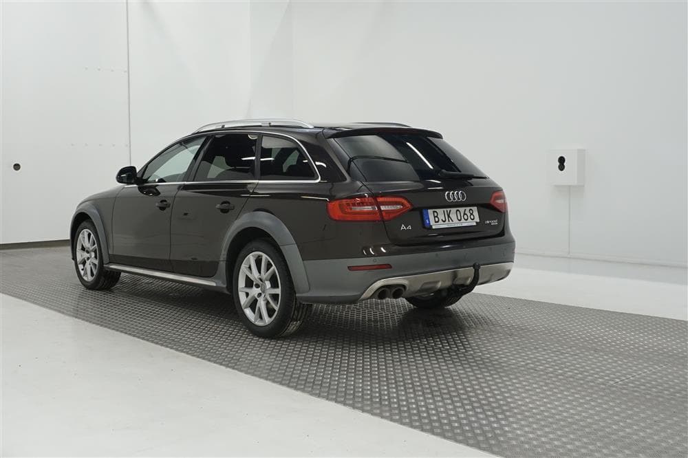 AUDI A4 Allroad Quattro / Dragkrok / P-sensorexteriör