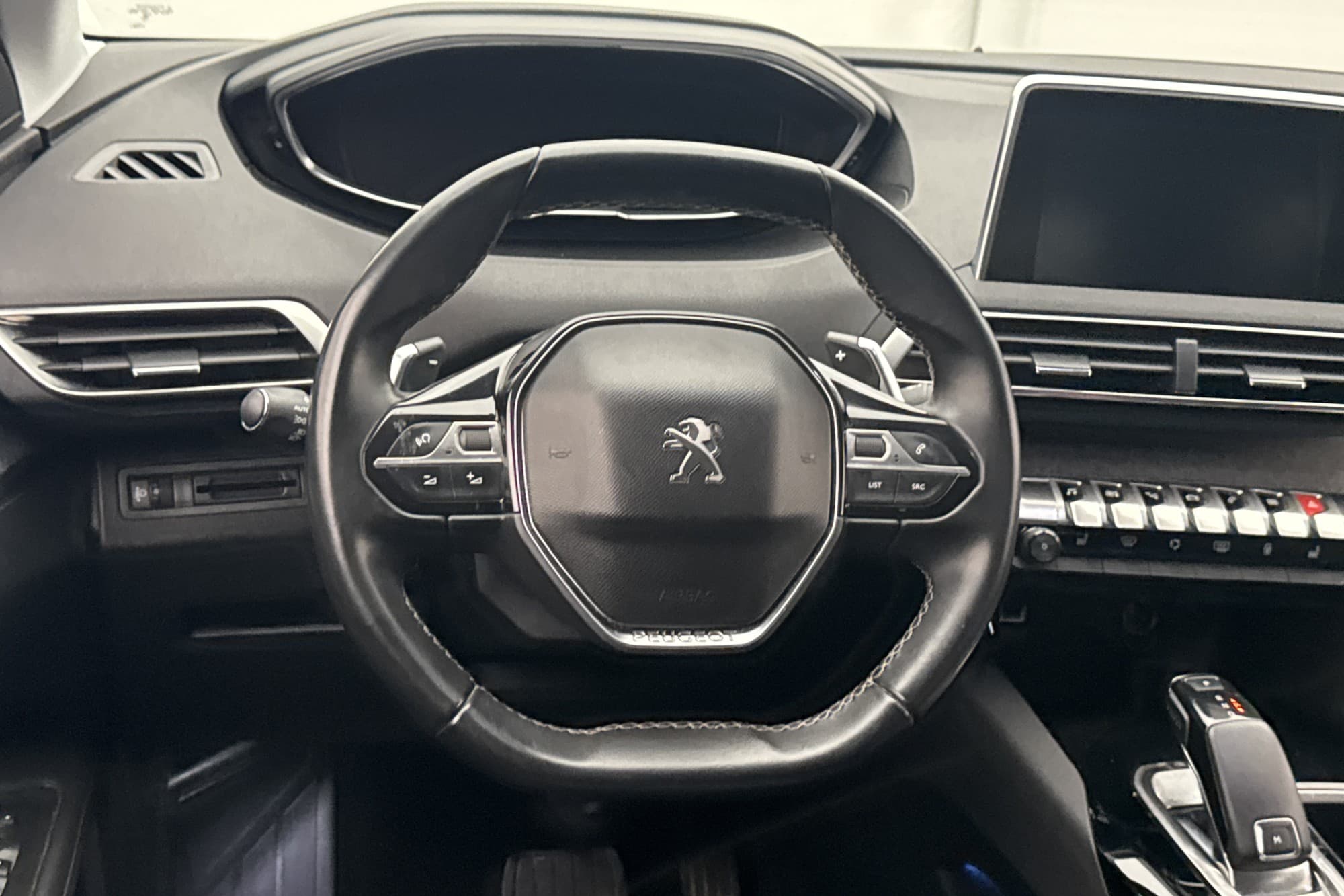 Peugeot 3008 1.2 PureTech 130hk Sensorer Halvskinn Dragkrok