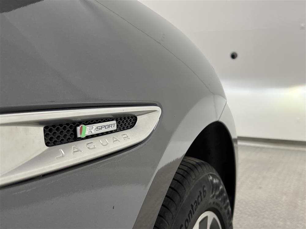 Jaguar F-Pace 2.0D AWD 180hk R-Sport Pano Cockpit Navi Skinn