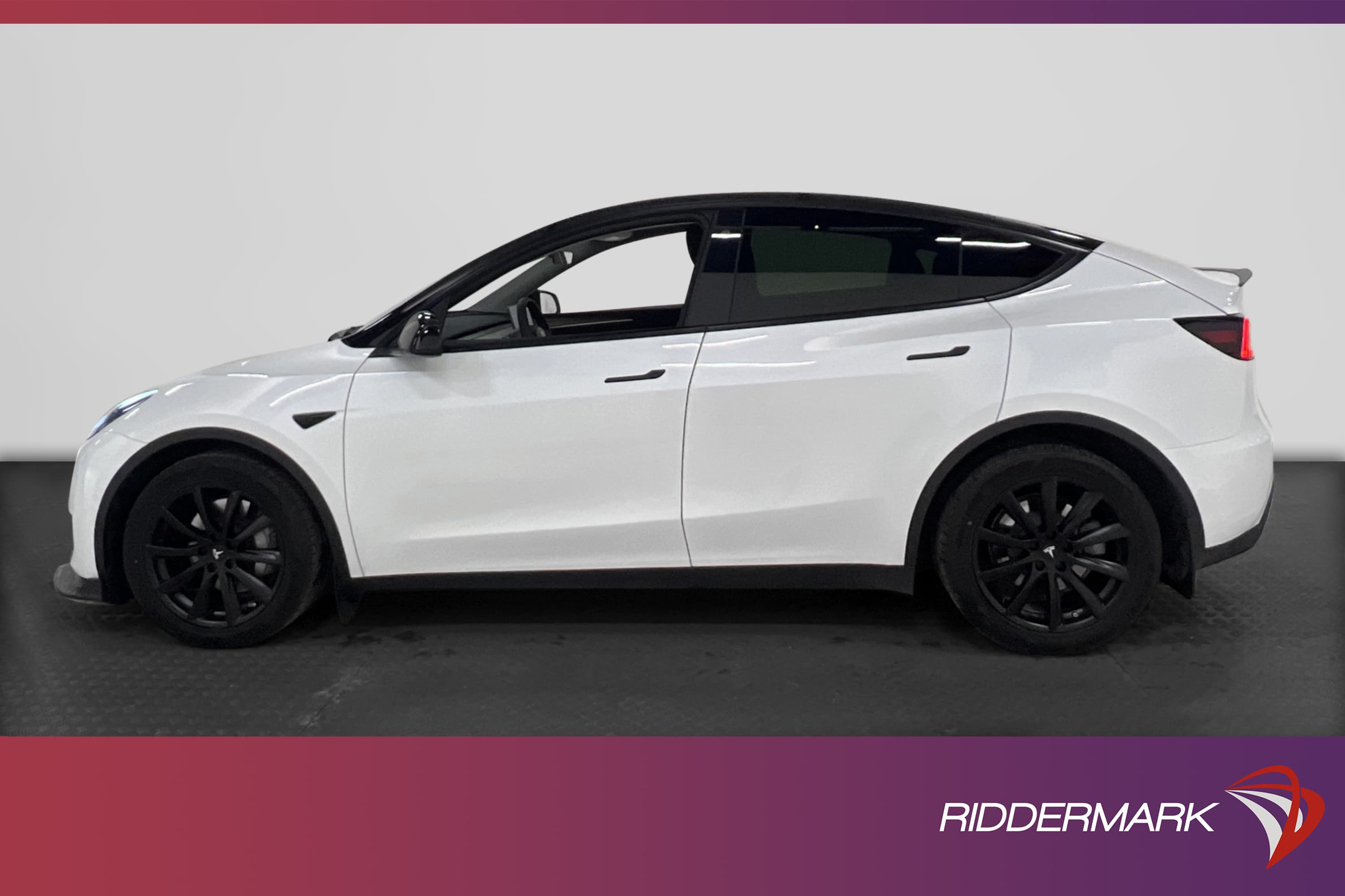 Tesla Model Y Long Range AWD 345hk Svensksåld Autopilot