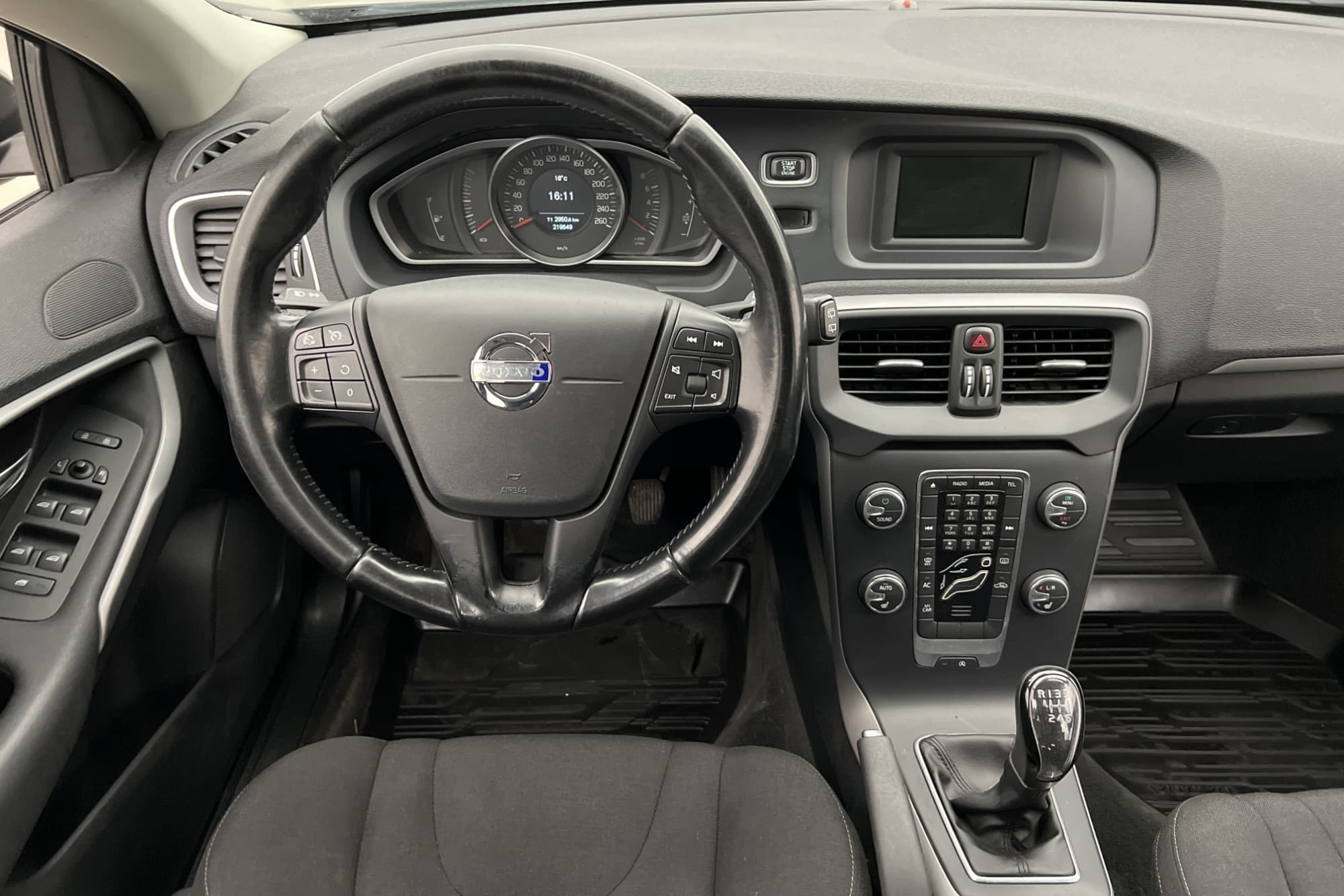 Volvo V40 T2 Kinetic P-Värmare Performance-Sound Dragkrok