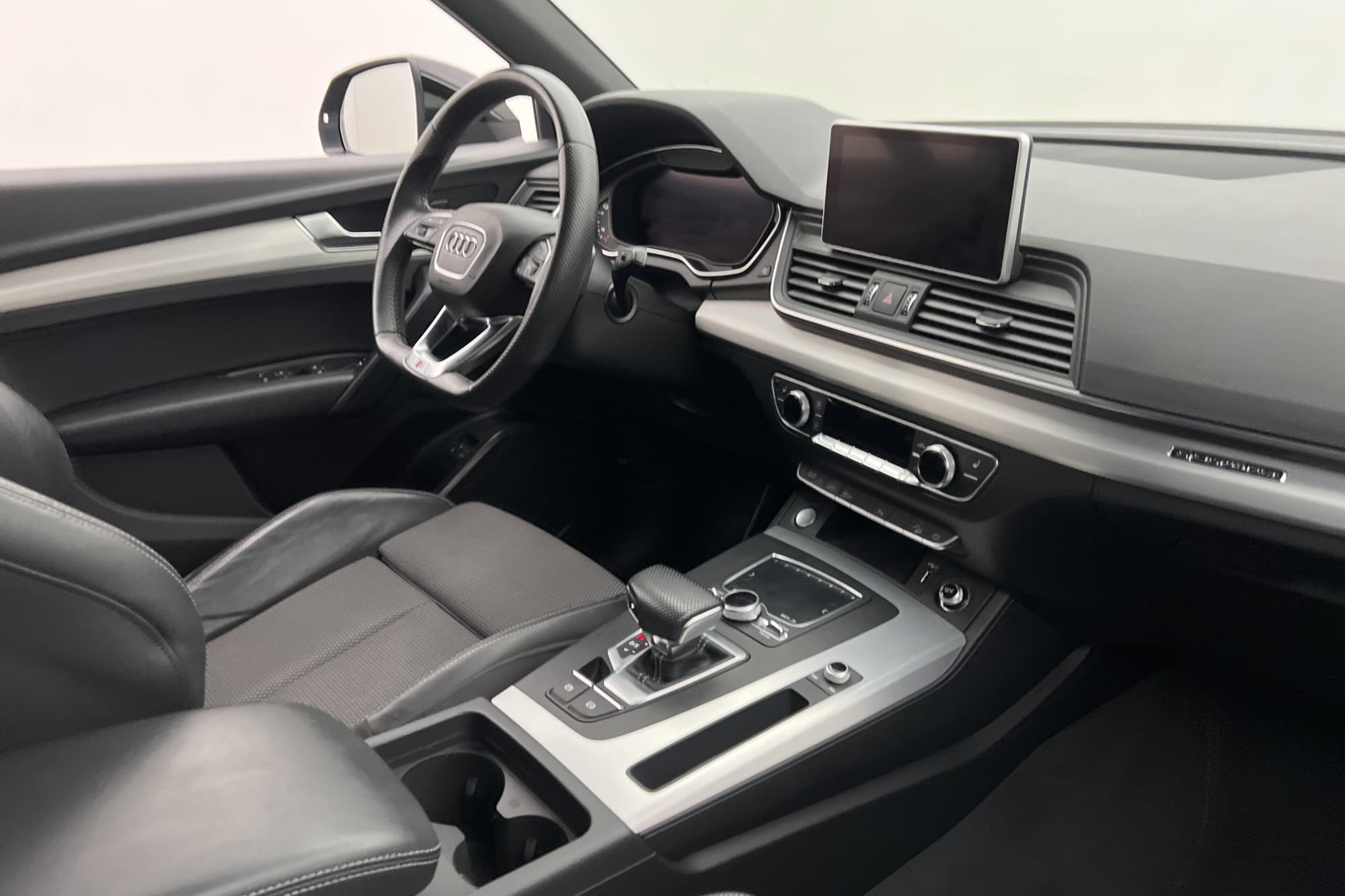 Audi Q5 55 TFSI e Quattro 367hk S-Line Navi Cockpit Värmare
