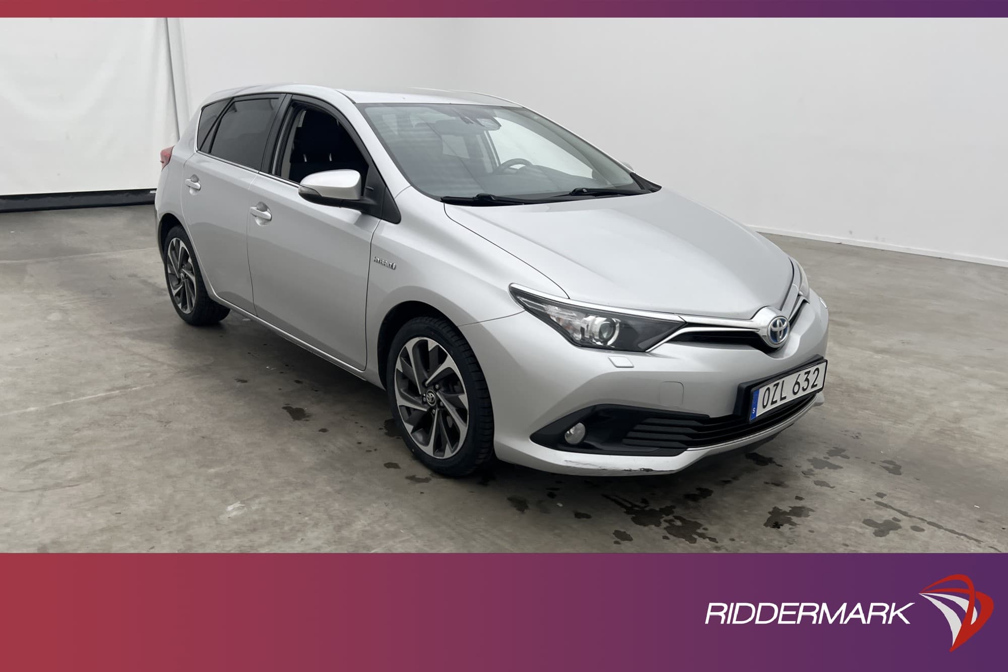 Toyota Auris Hybrid e-CVT 136hk