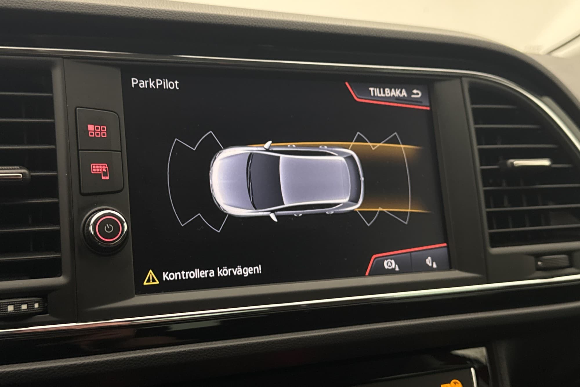 SEAT Leon TSI 130hk FR Cockpit Sensorer Halvskinn CarPlay