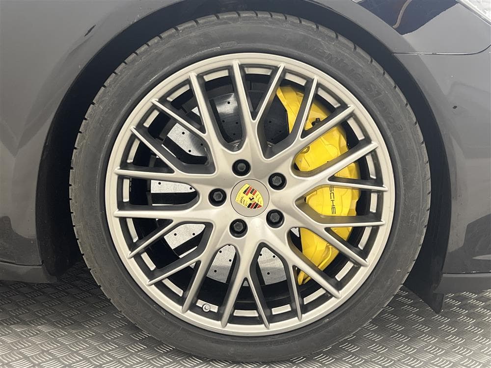 Porsche Panamera Turbo S E-Hybrid 680hk Kolfiber Pano Burmes