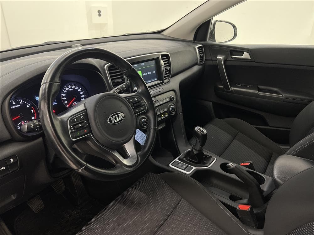 Kia Sportage 1.6 136hk Navi B-Kam M-värm Välserv 0,64l/milinteriör