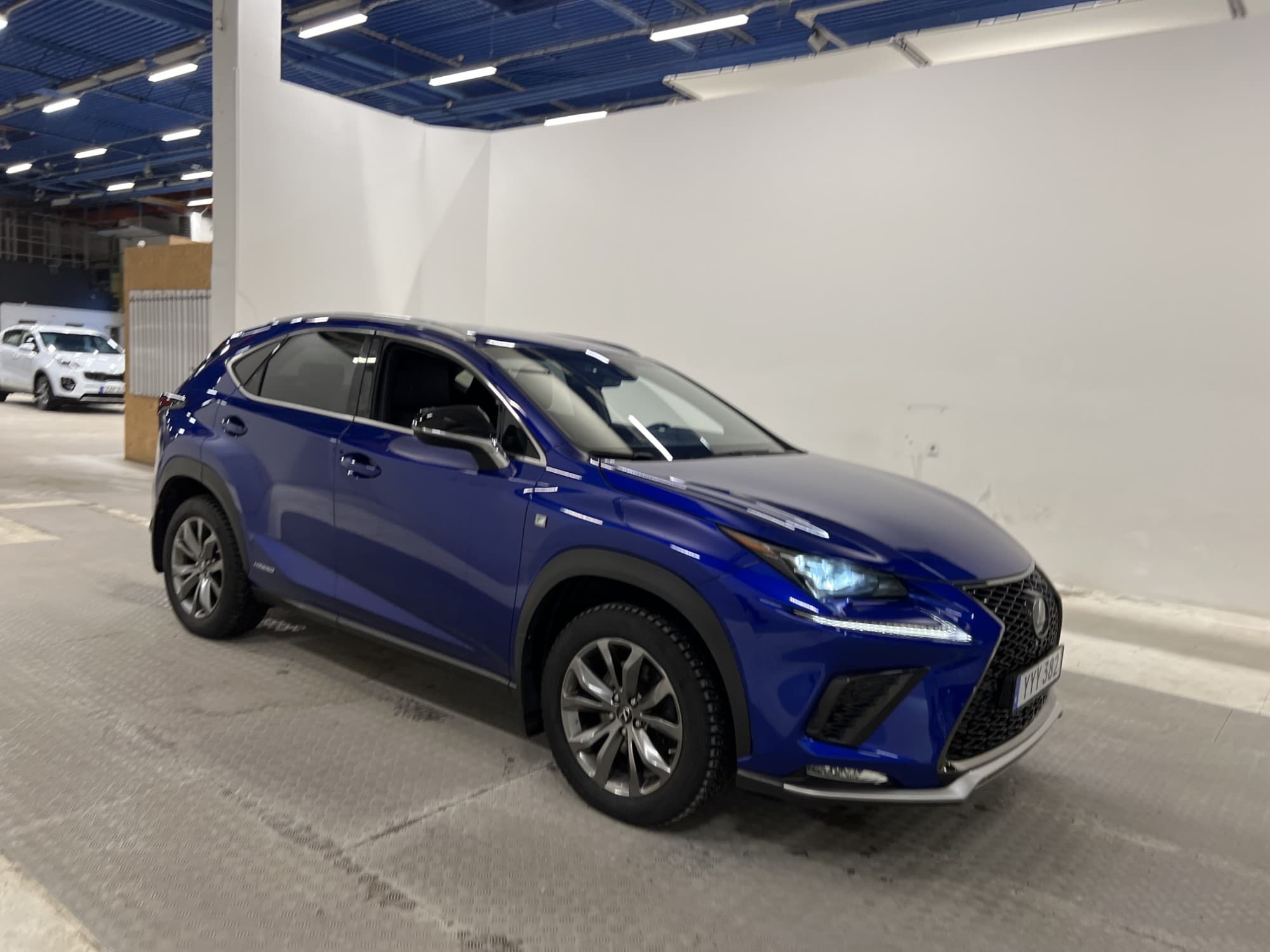 Lexus NX 300h AWD 197hk