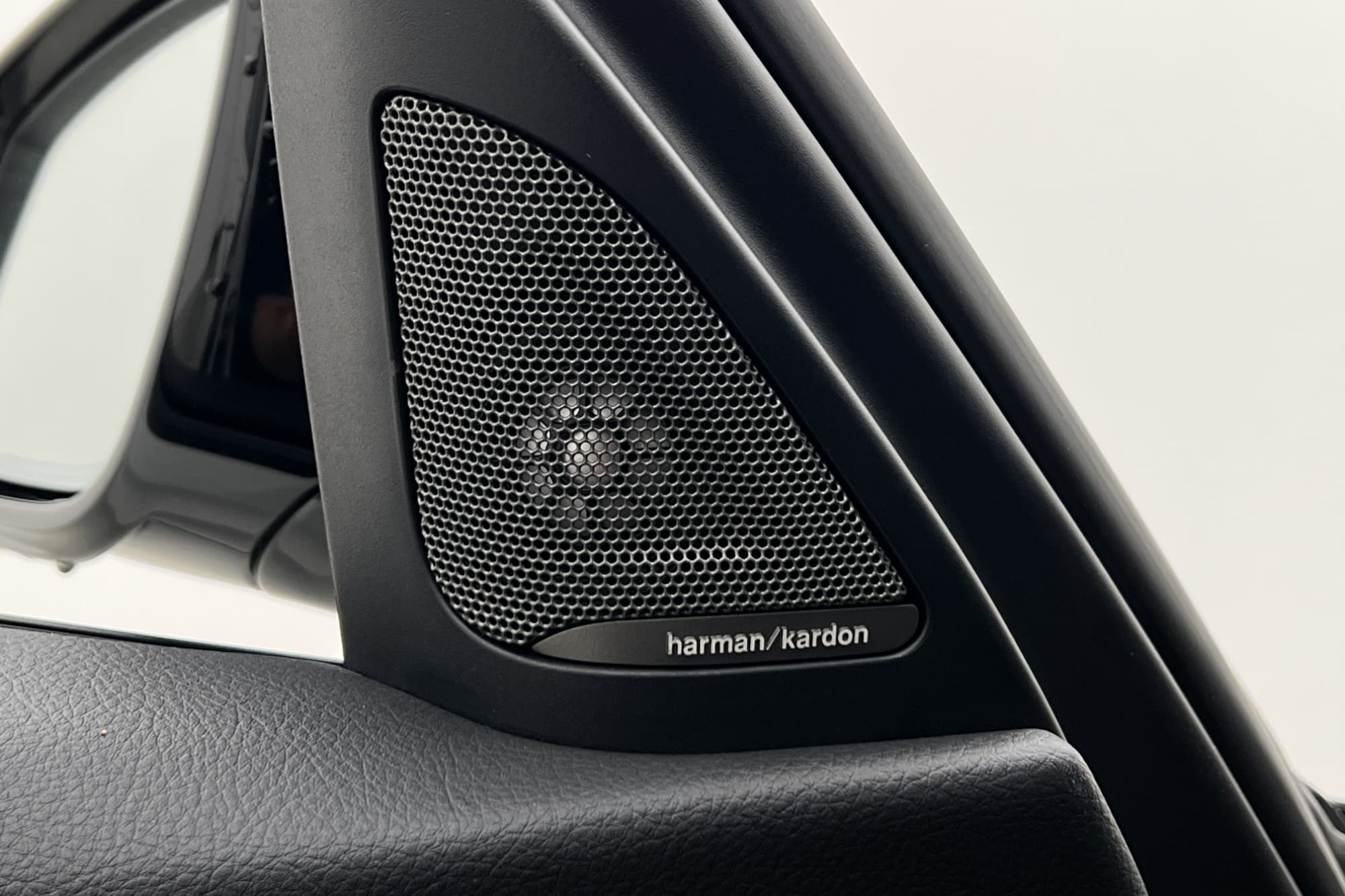 BMW 320d xDrive Touring M Sport Cockpit H/K Pano Drag HUD