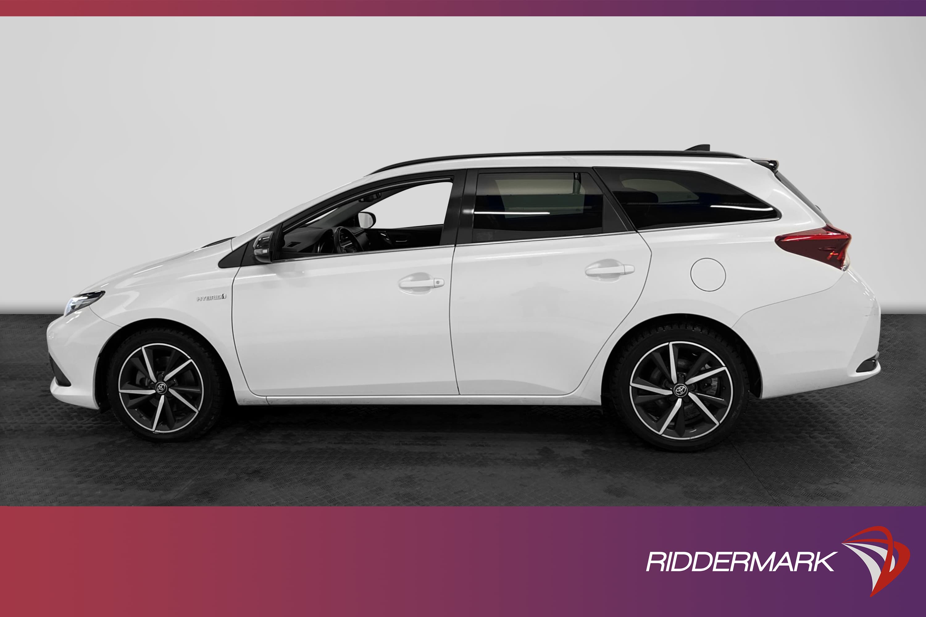 Toyota Auris Touring Hybrid 136hk