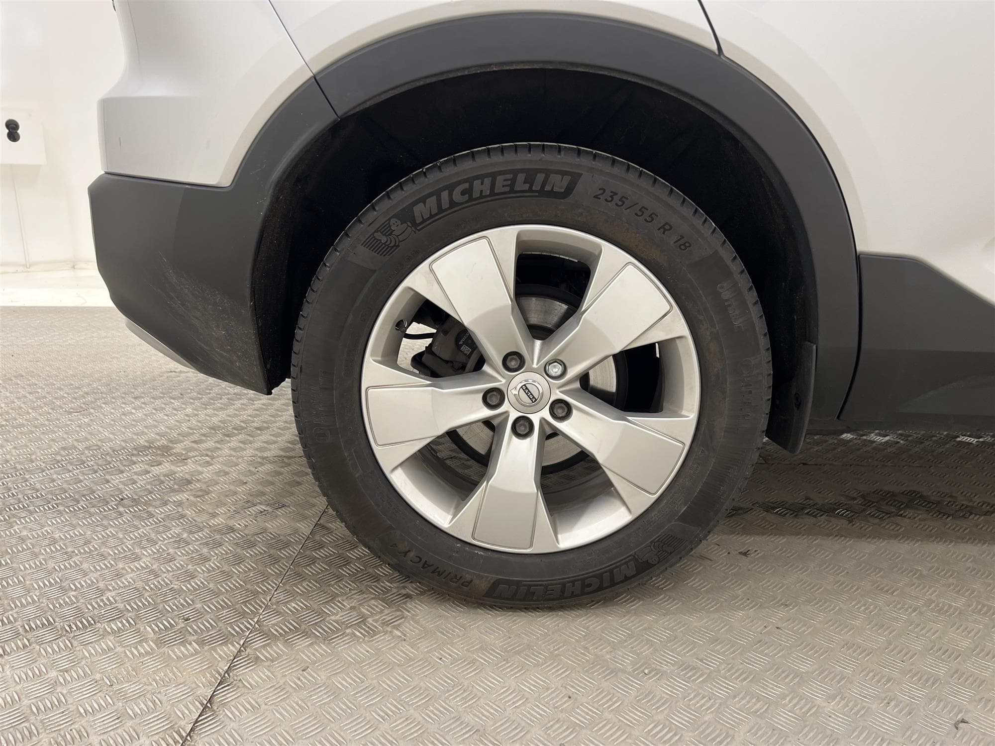 Volvo XC40 D3 150hk Momentum VOC Värmare Kamera Skinn Naviinteriör