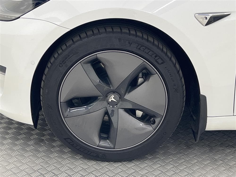 Tesla Model 3 Standard Range Plus 258hk Svensksåld Autopilotinteriör