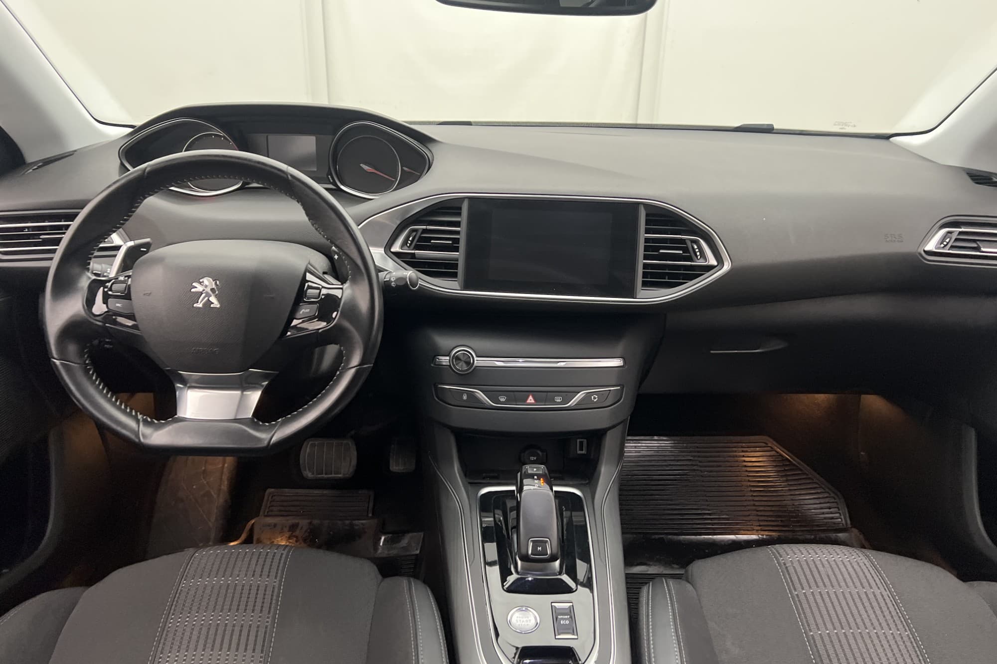 Peugeot 308 1.2 130hk Allure Sensorer Halvskinn CarPlay