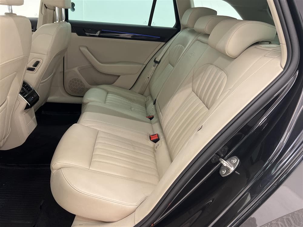 Skoda Superb 2.0 TDI Kombi 190hk L&K Pano Navi D-Värm Skinn