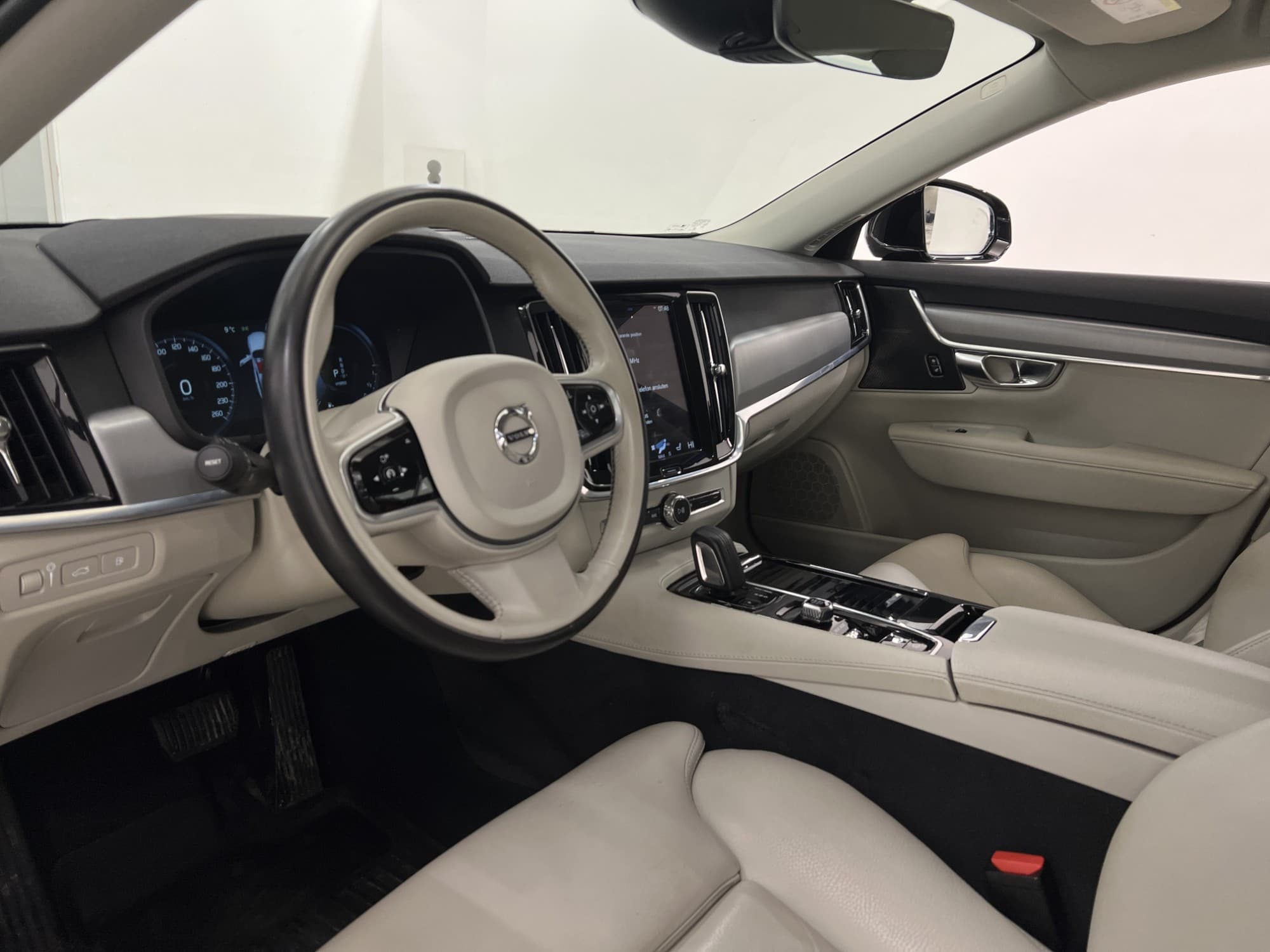 Begagnad Volvo V90 Recharge T8 AWD 392hk 2020 MOJ32C Riddermark Bil
