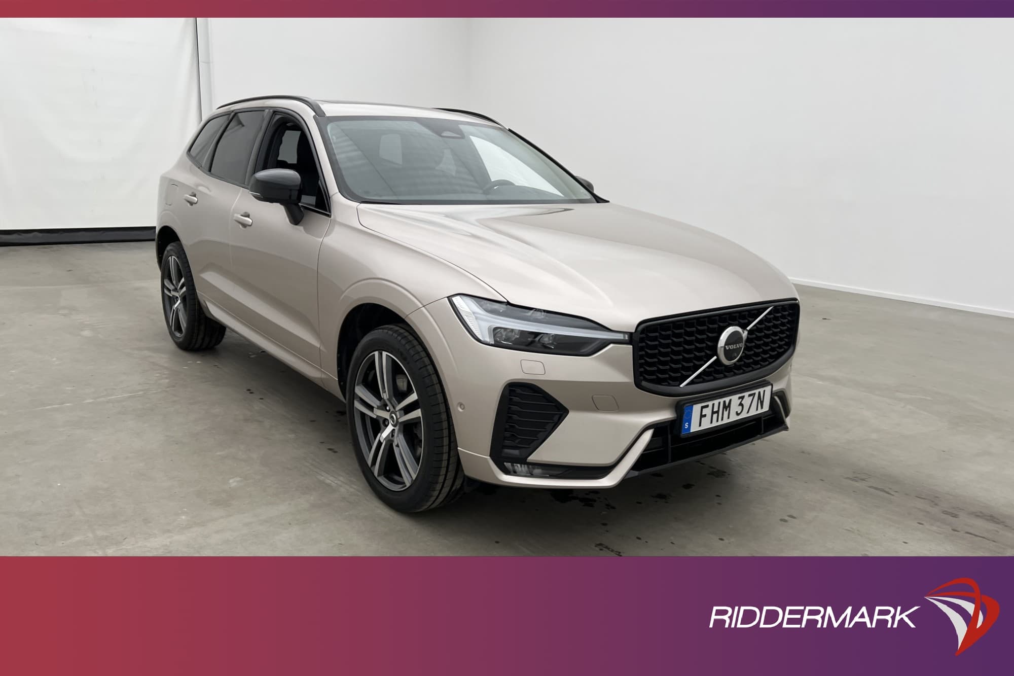 Volvo XC60 B4 Plus Dark Panorama Värmare 360° Elstolar Drag
