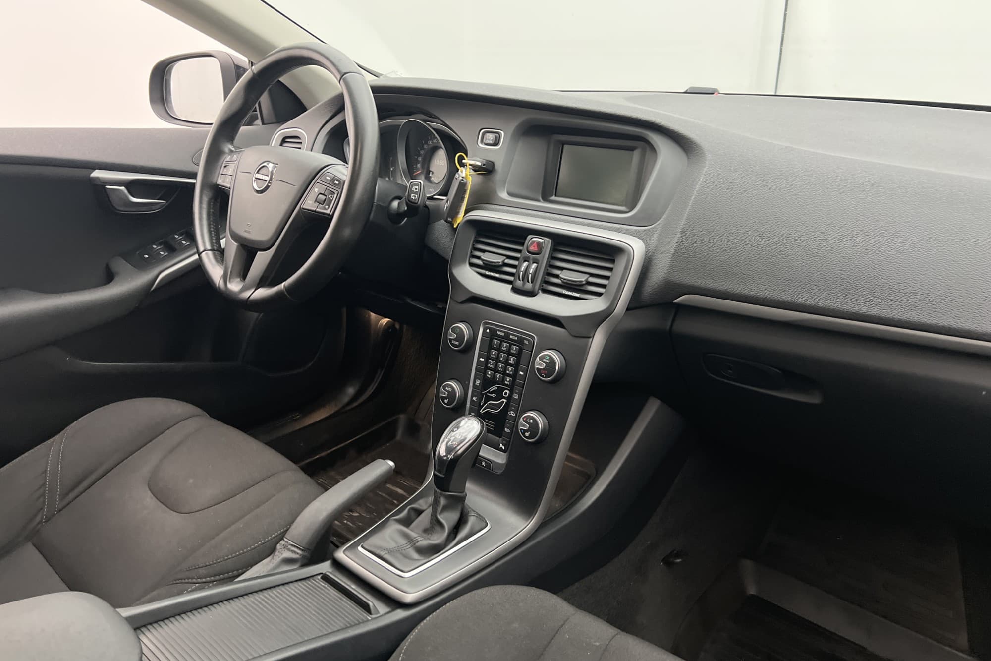 Volvo V40 T2 122hk Kinetic VOC Värmare Sensorer Farthållare