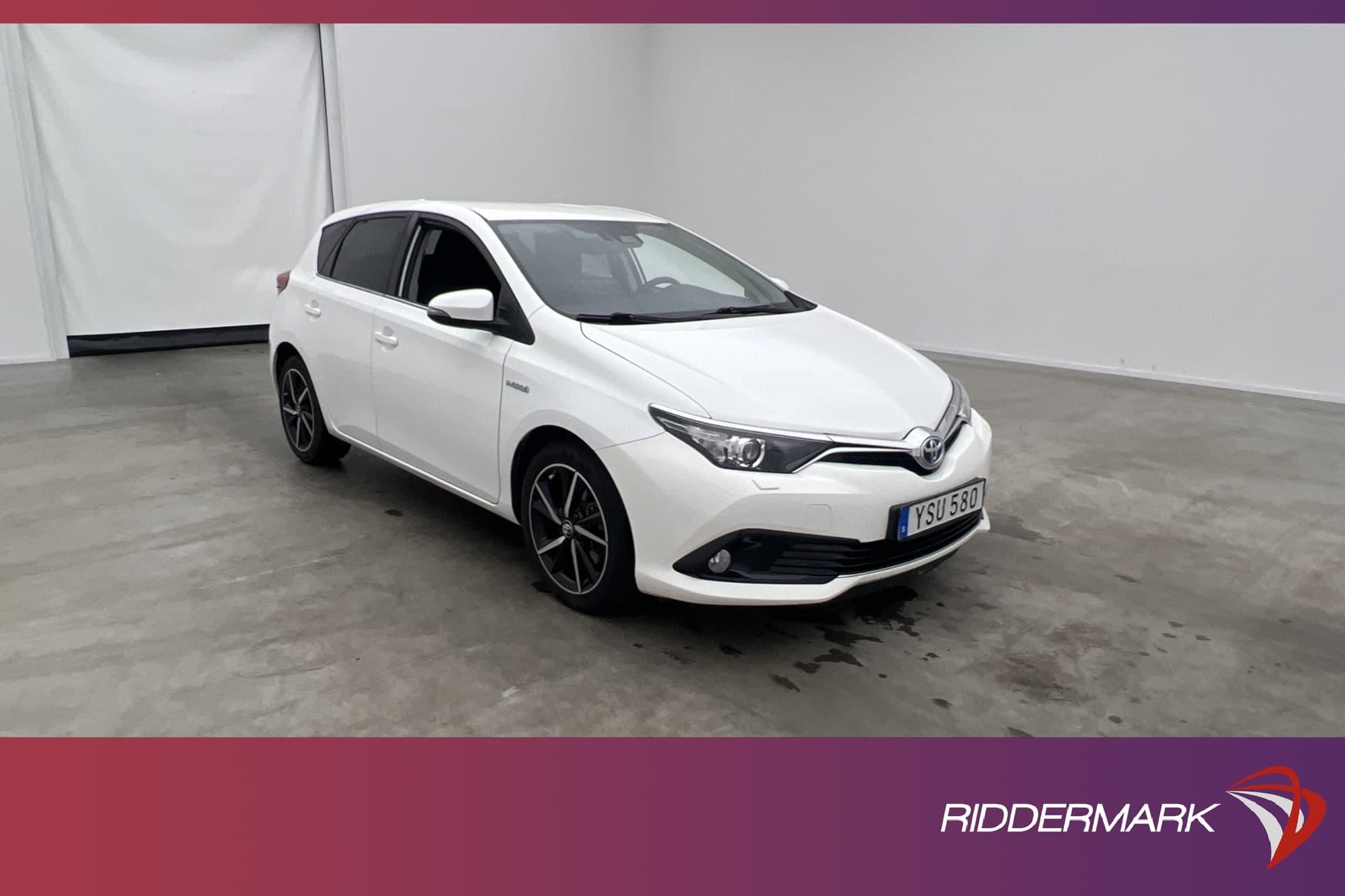 Toyota Auris Hybrid e-CVT 136hk