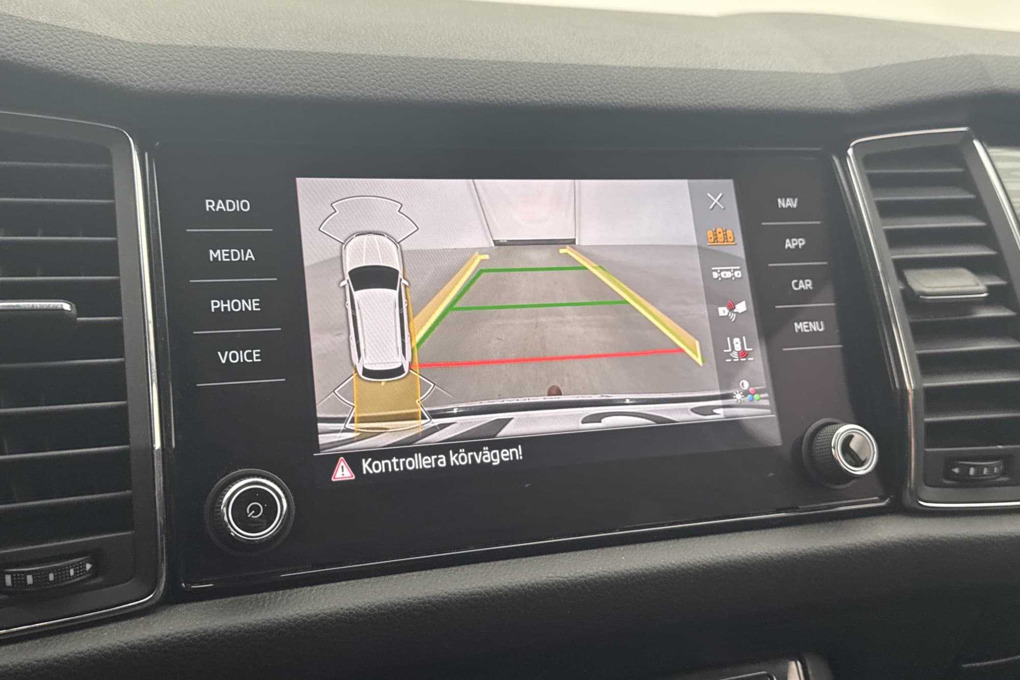 Skoda Kodiaq 4x4 Business Värm Skinn Canton Kamera Drag MOMS