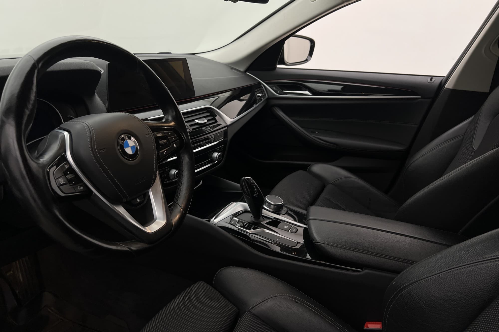 BMW 520 d xDrive Touring 190hk Sport line Kamera Navi Drag